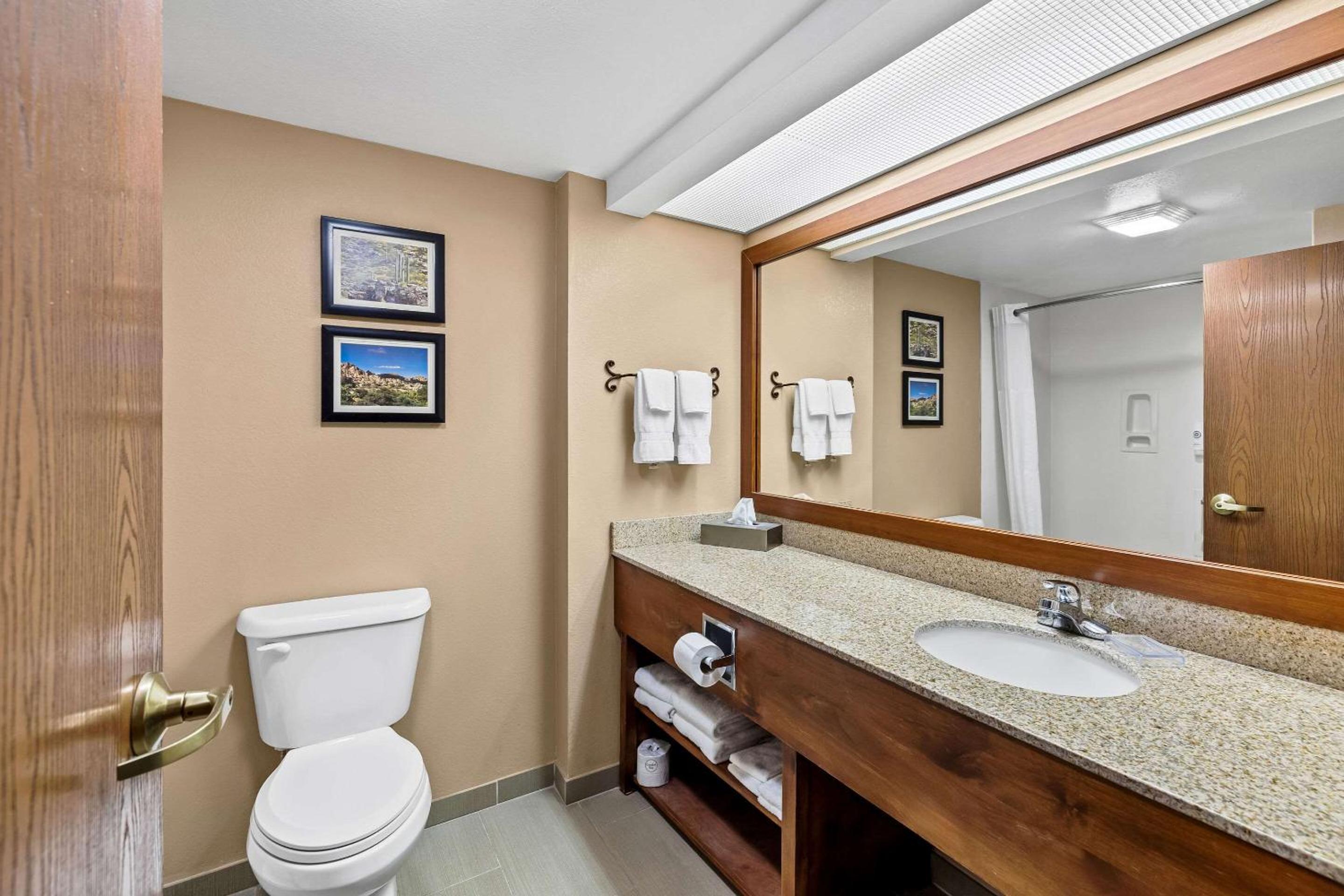Queen Room with Two Queen Beds - Accessible/Non-Smoking  photo 2