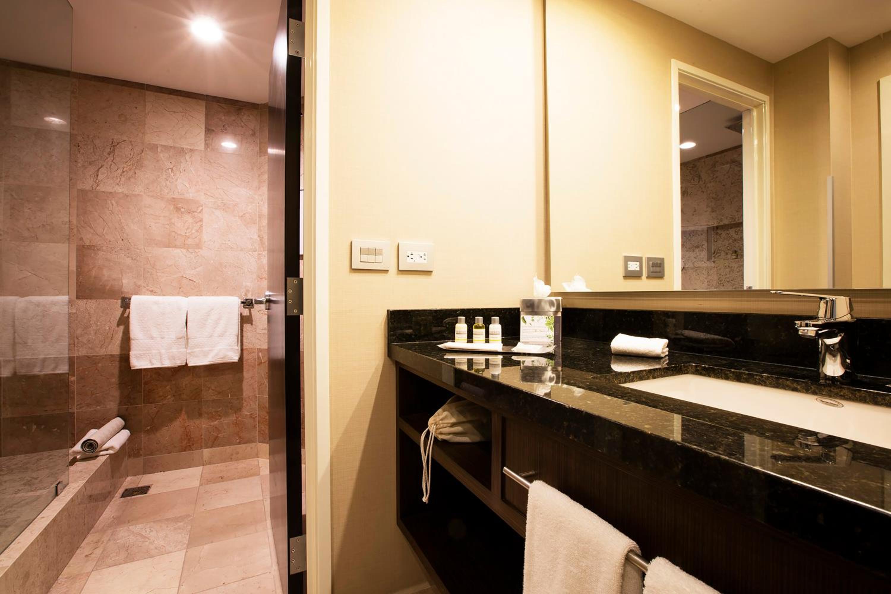Standard King Room - Photo 3