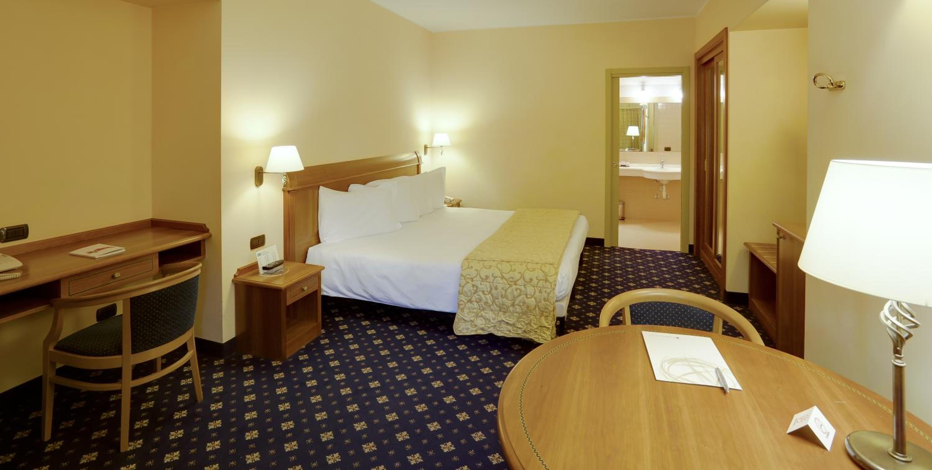 Junior Suite (2 Adults) - Photo 1