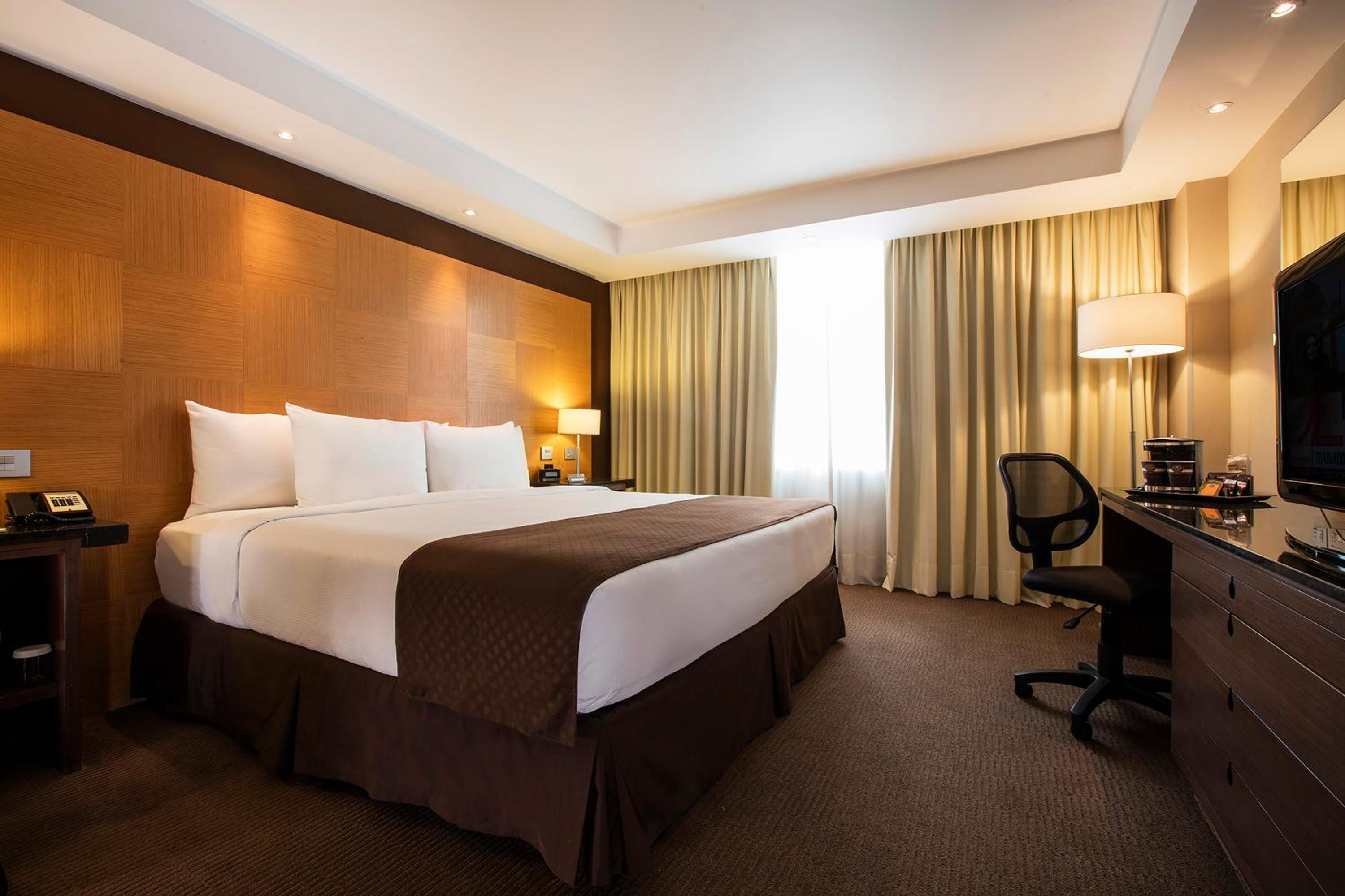 Standard King Room - Photo 2