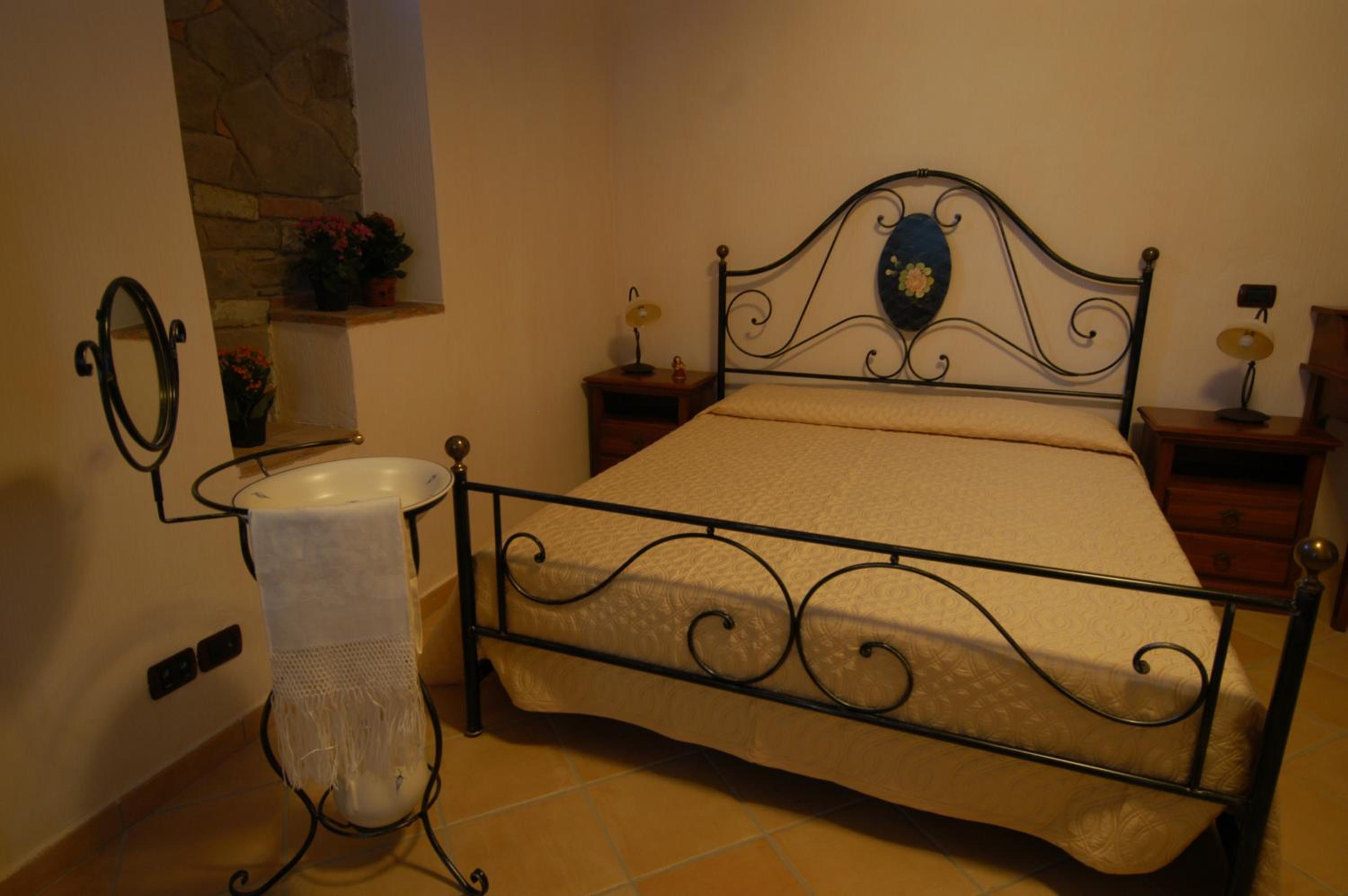 Double Room - Photo 5