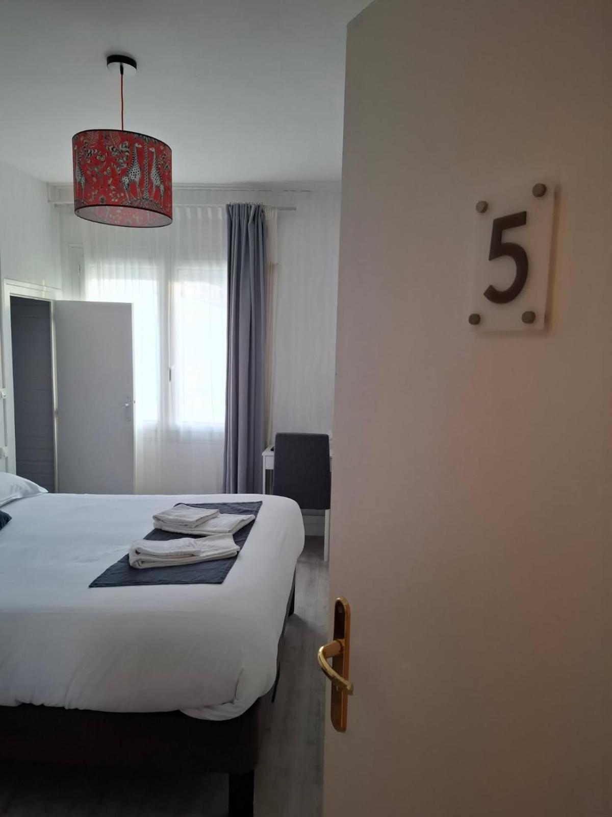 Double or Twin Room with Shower