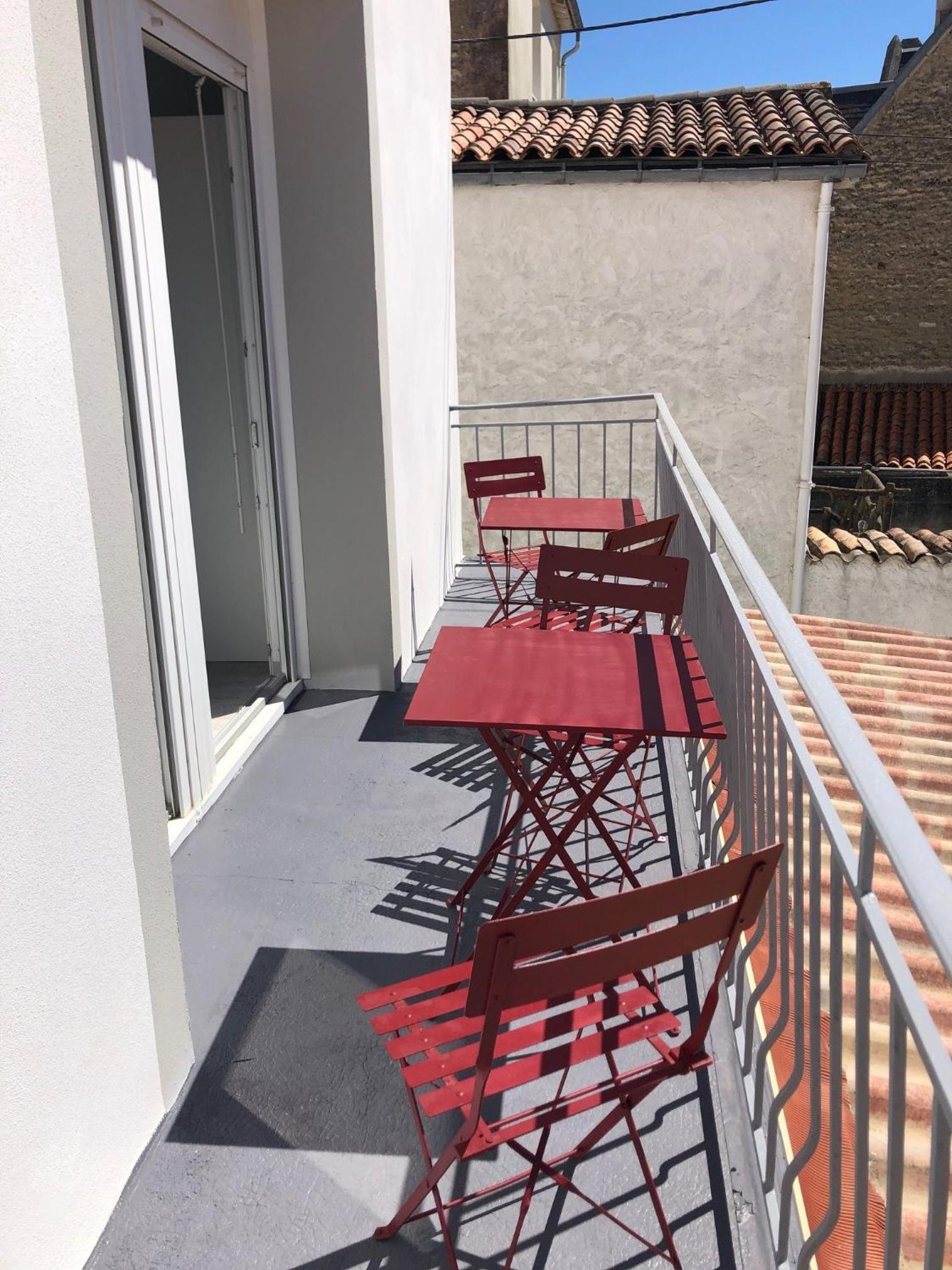 Studio with Balcony - Photo 6