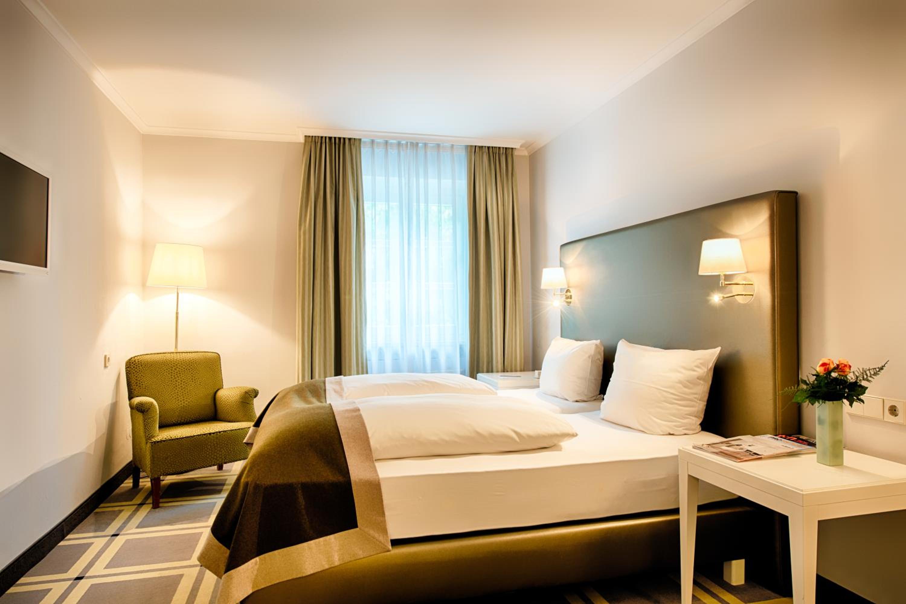 Superior King Room - Photo 2