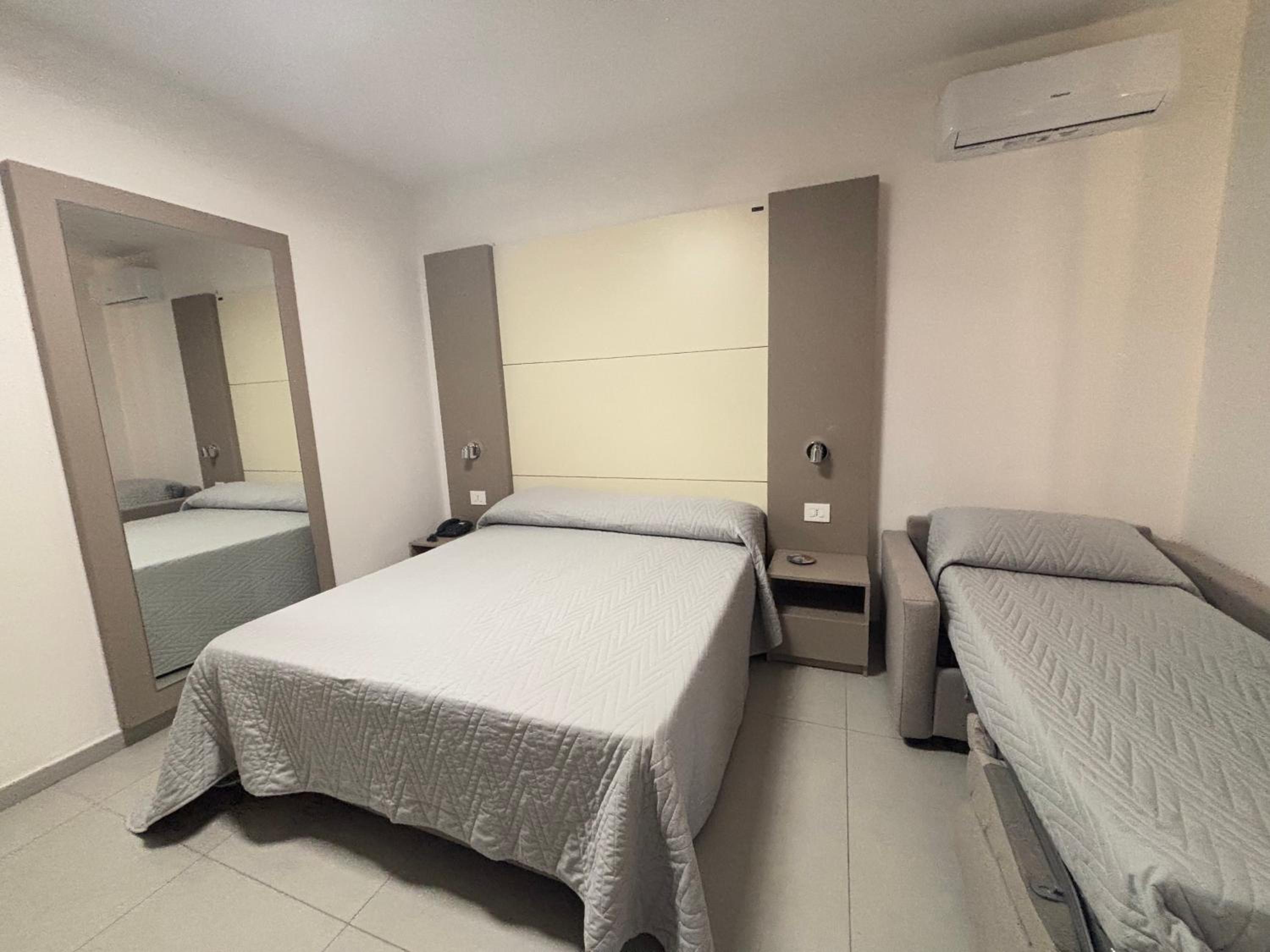 Deluxe Triple Room - Photo 2