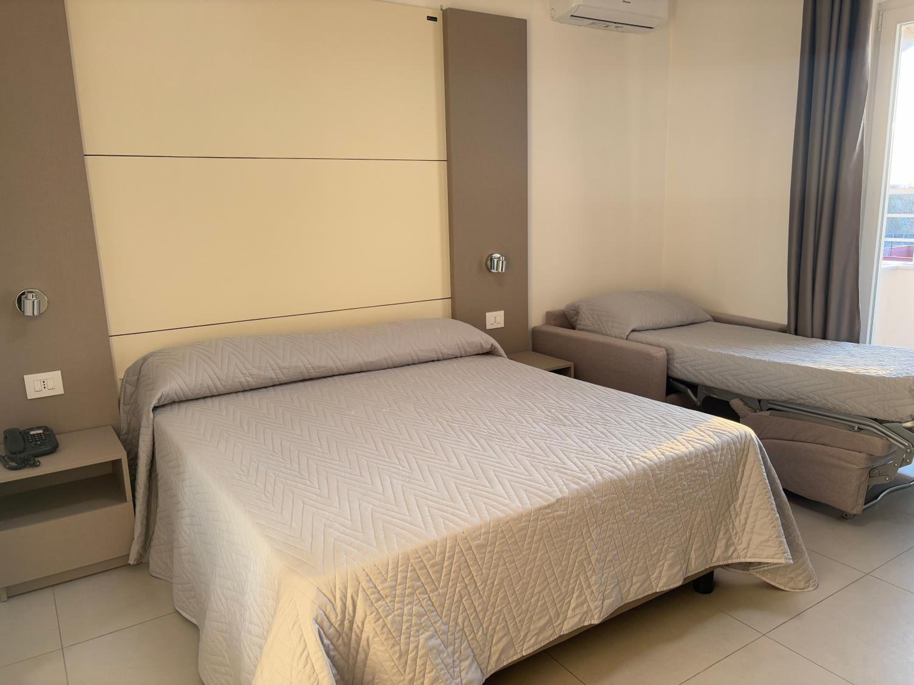 Deluxe Triple Room - Photo 5