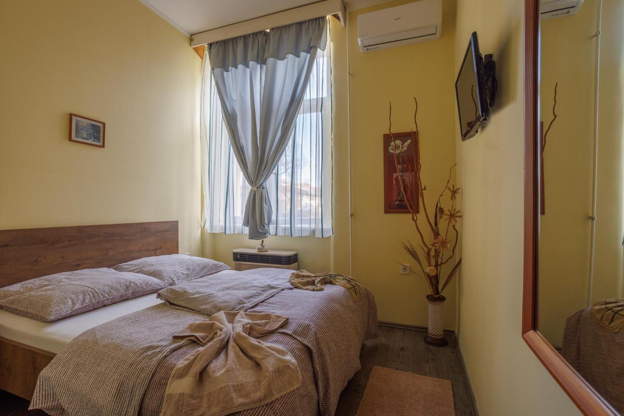 Standard Queen Room - Photo 1