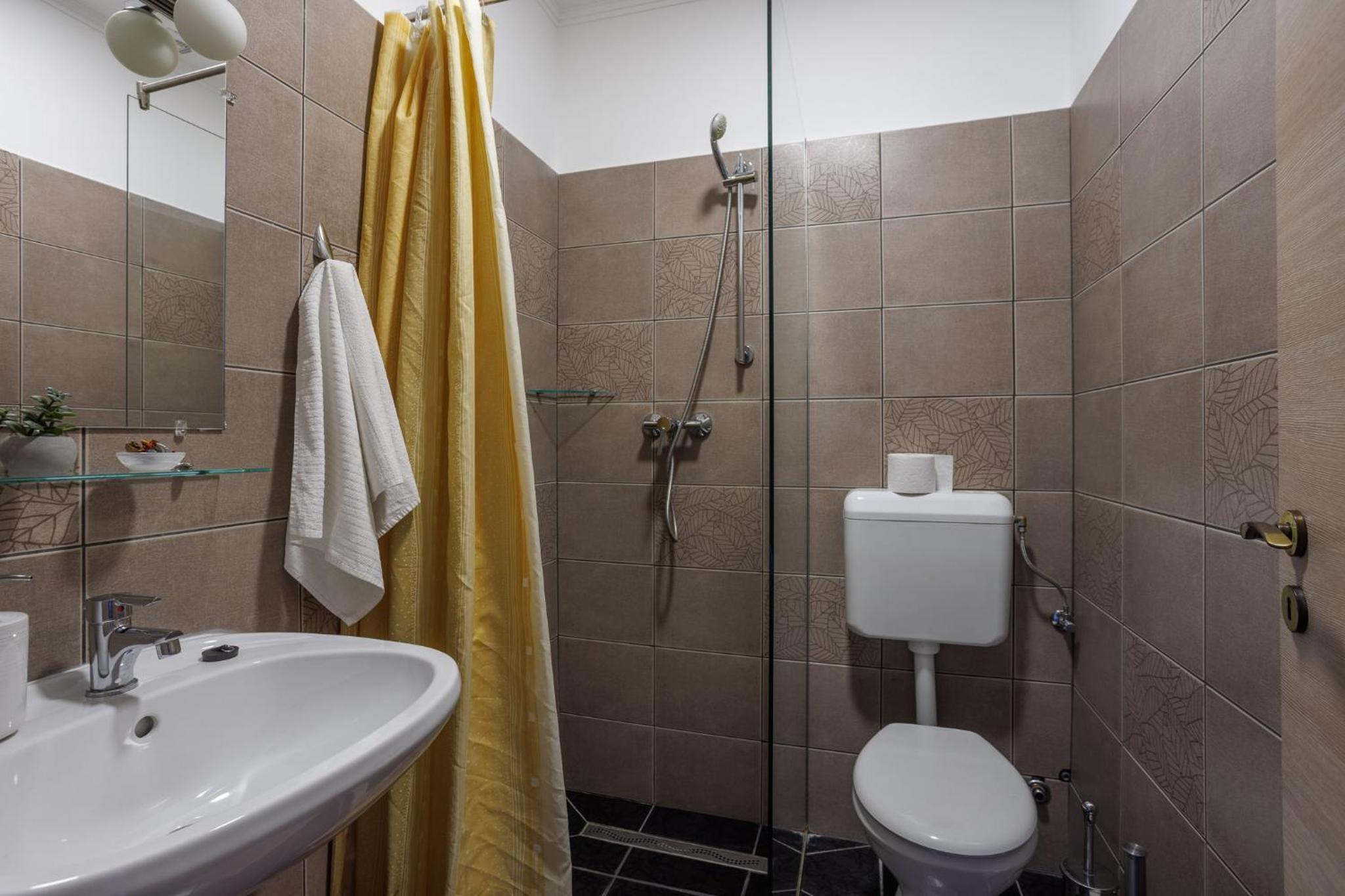 Standard Queen Room - Photo 3