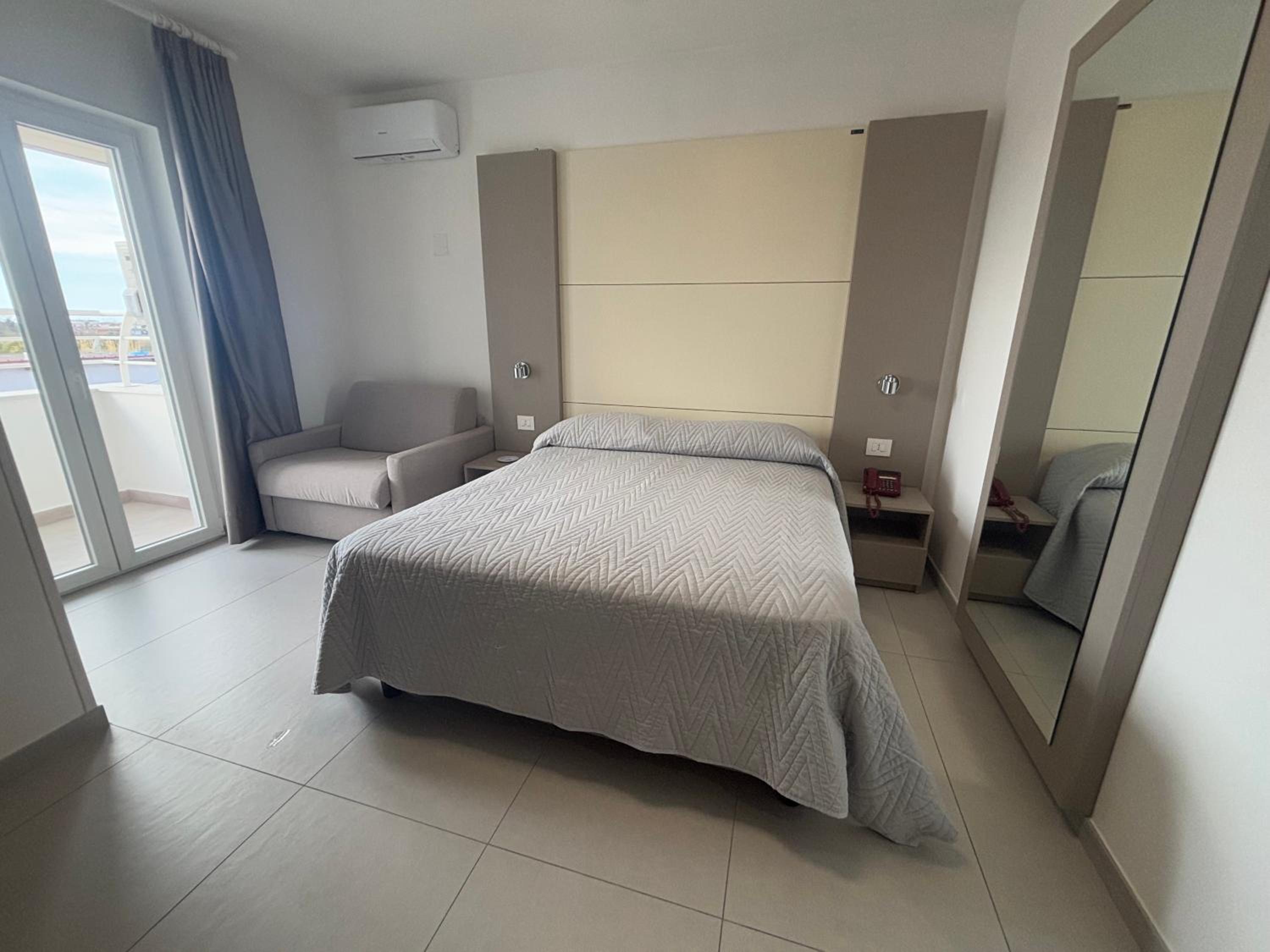 Deluxe Triple Room - Photo 1