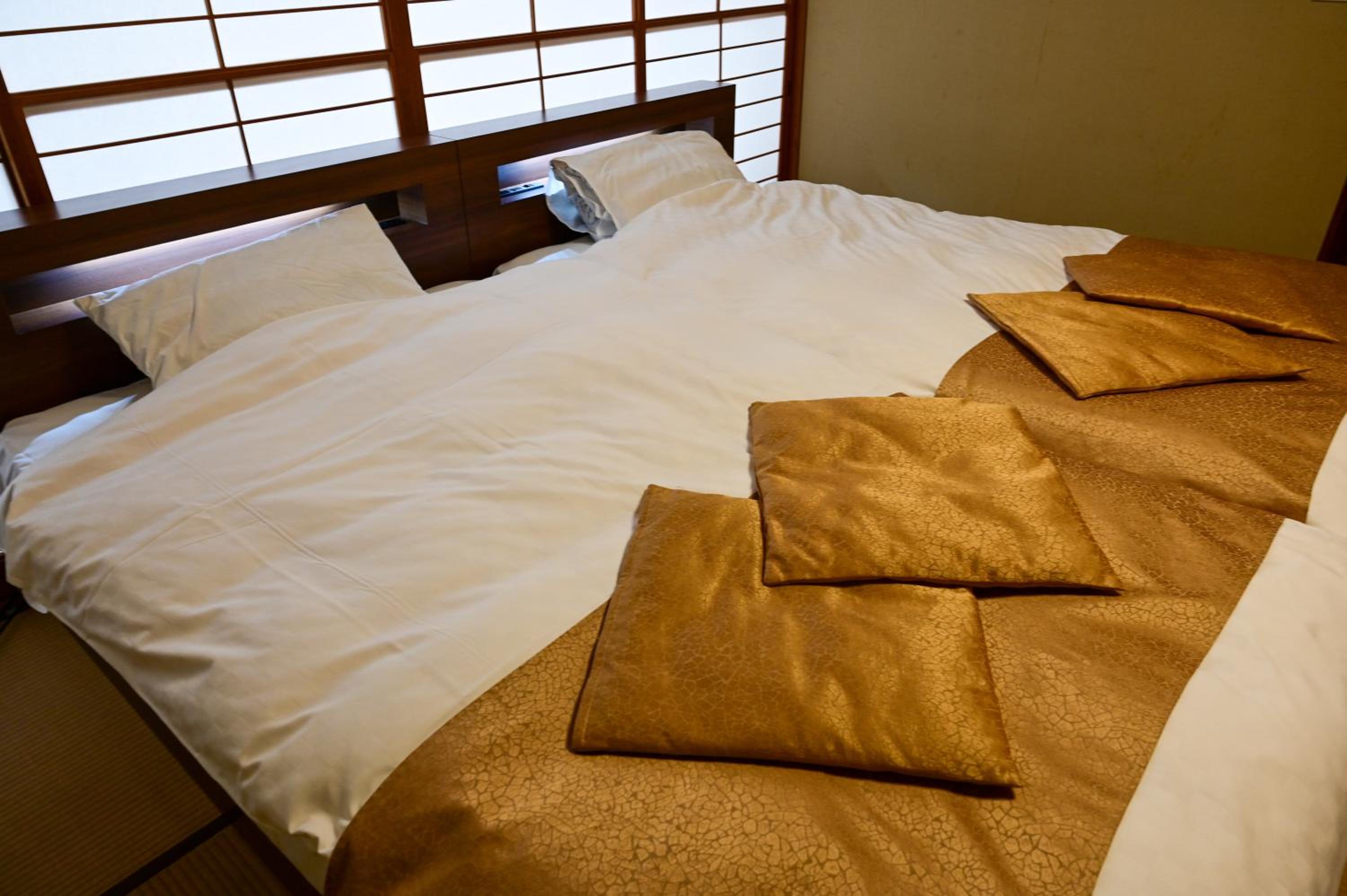 Standard Twin Room - Photo 3