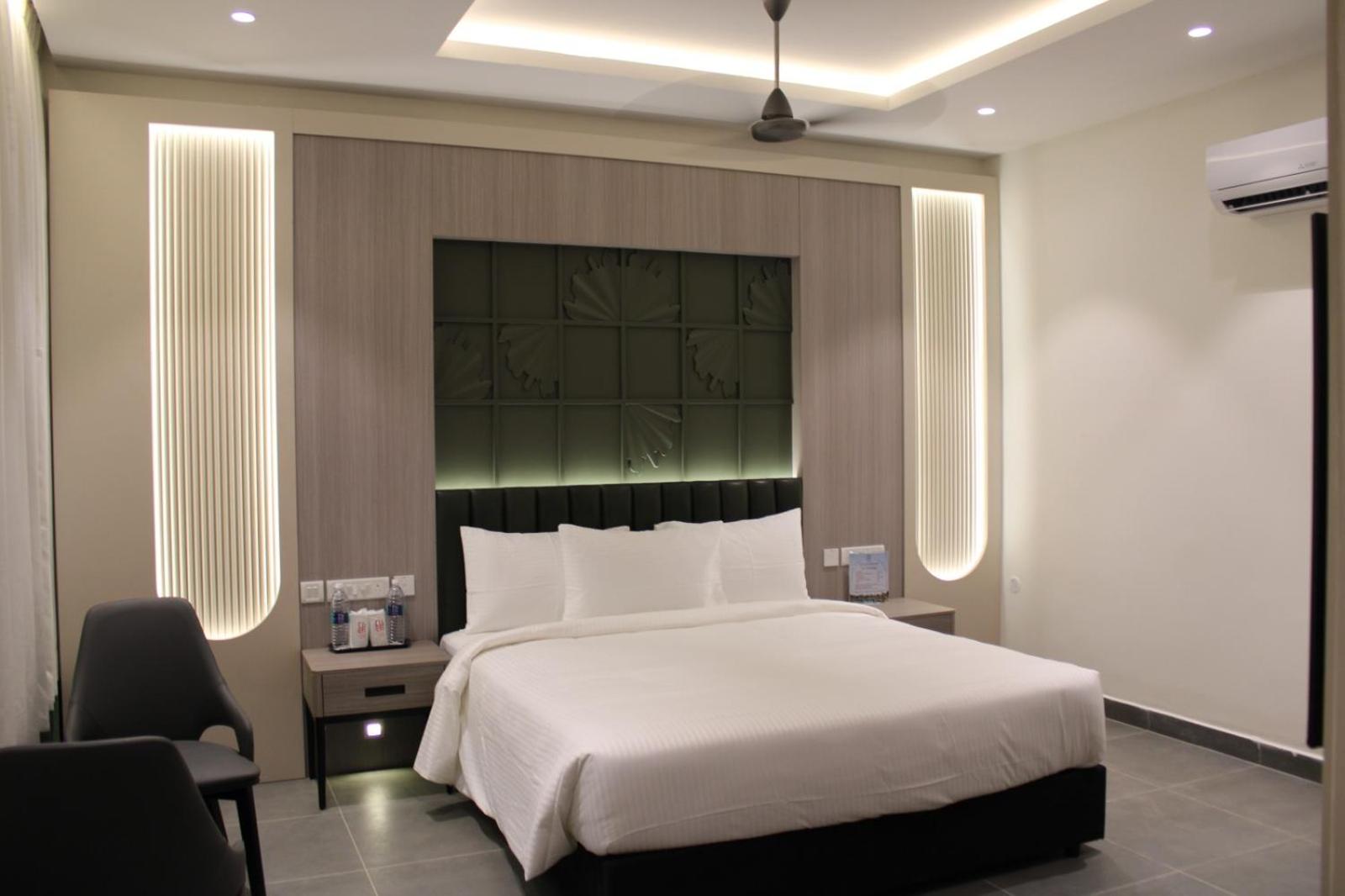 Deluxe Queen Room