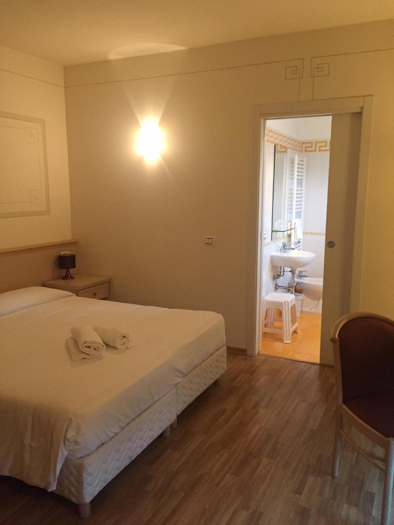 Double or Twin Room - Photo 2
