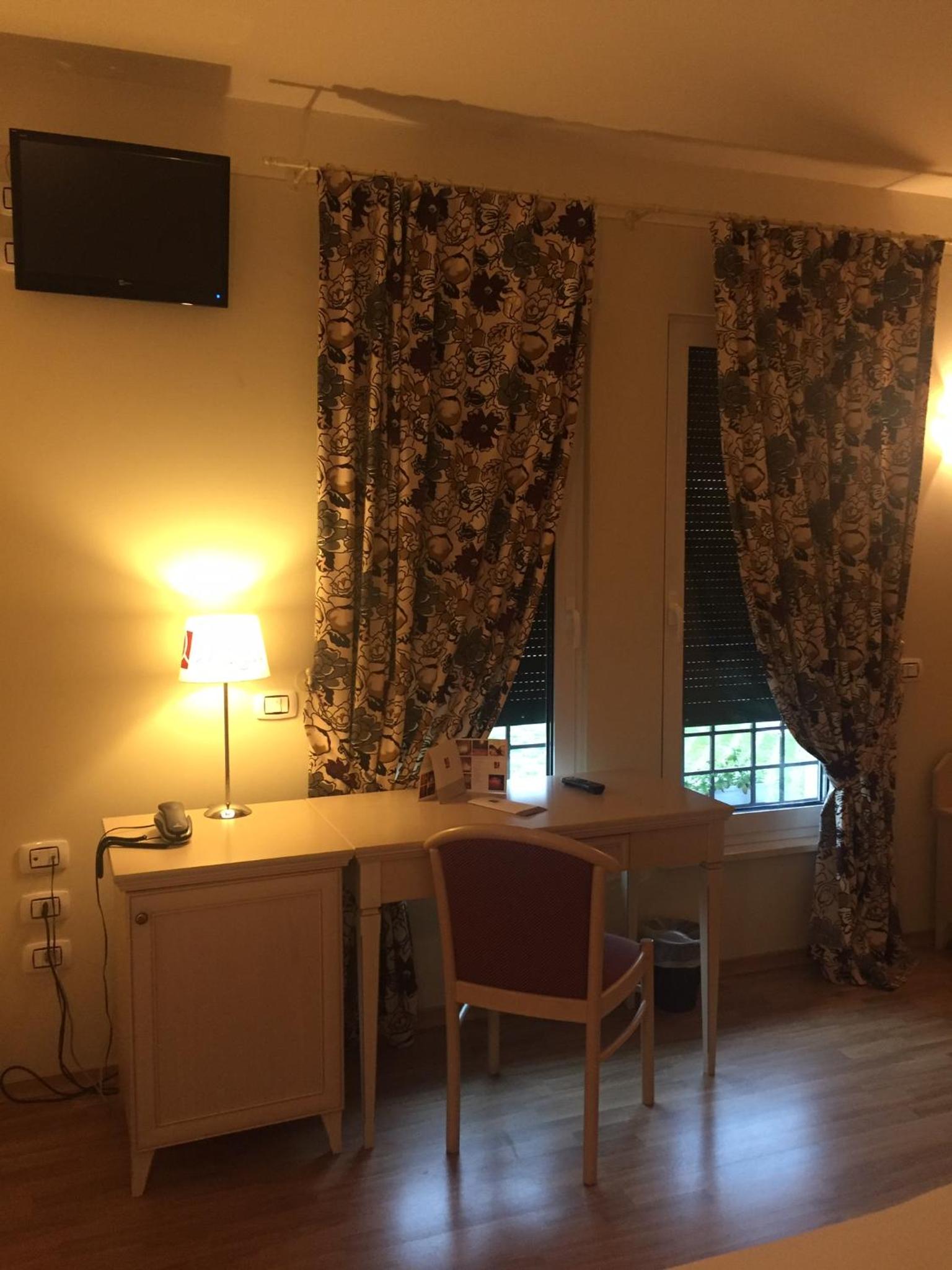 Double or Twin Room - Photo 3