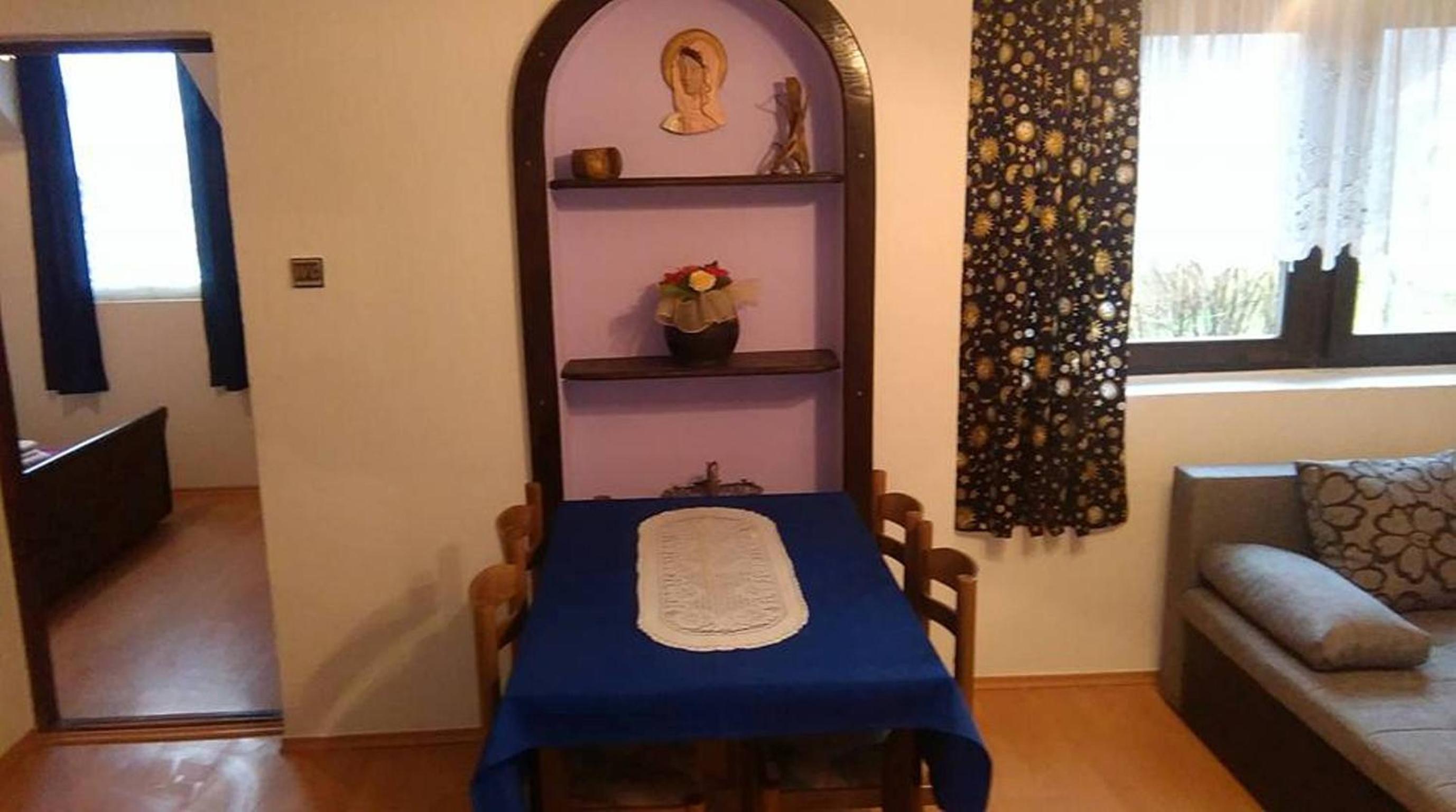 One-Bedroom Apartment - Photo 3
