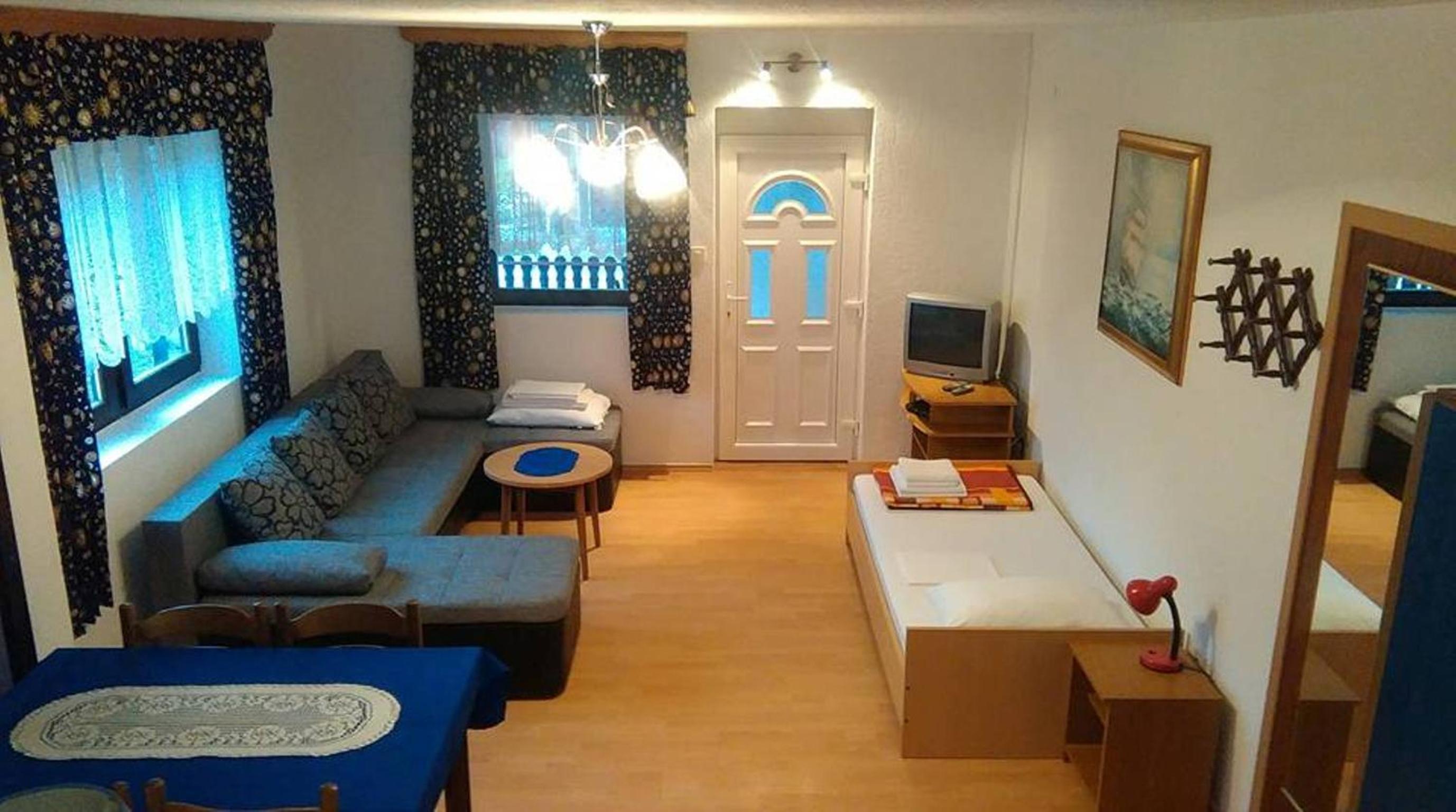 One-Bedroom Apartment - Photo 8