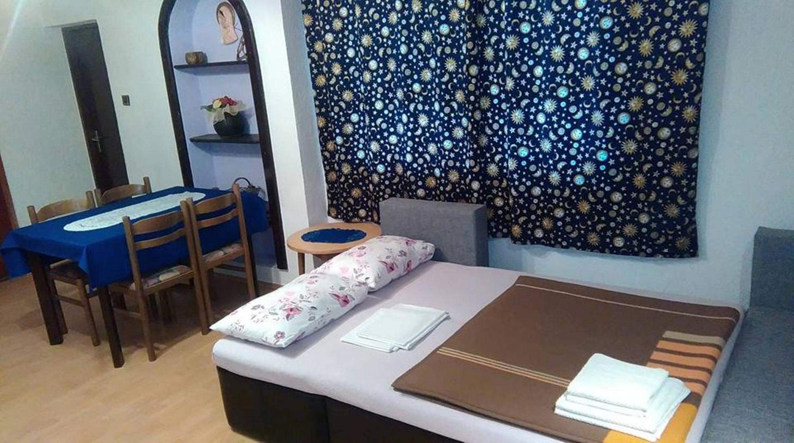 One-Bedroom Apartment - Photo 9