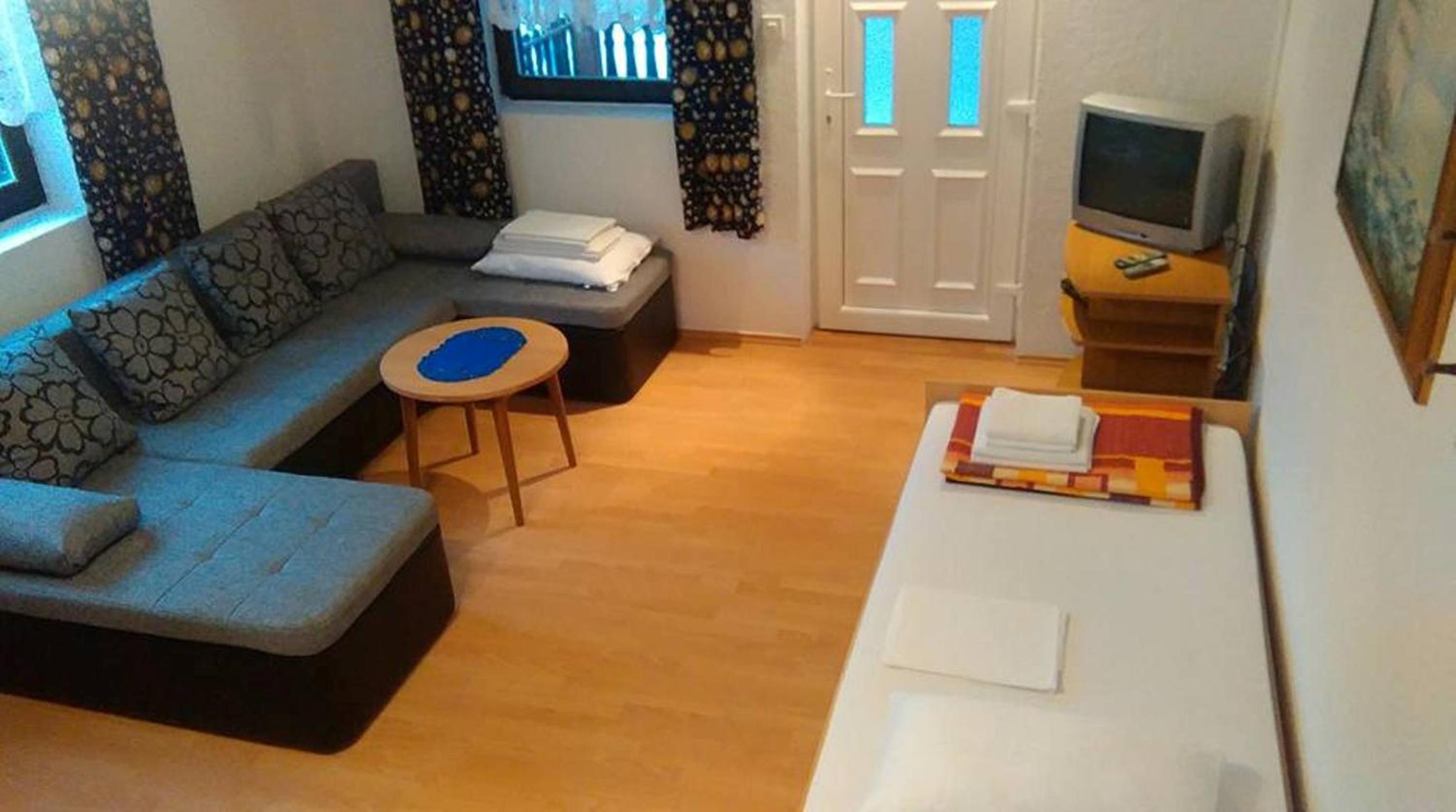 One-Bedroom Apartment - Photo 2
