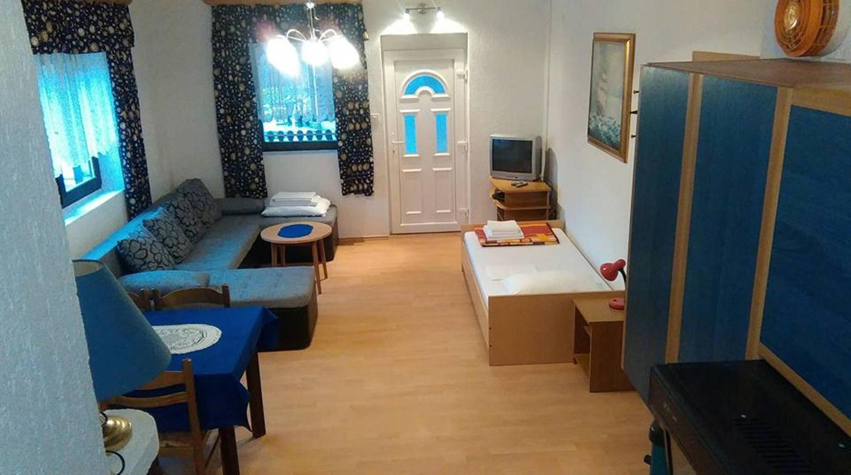 One-Bedroom Apartment - Photo 15