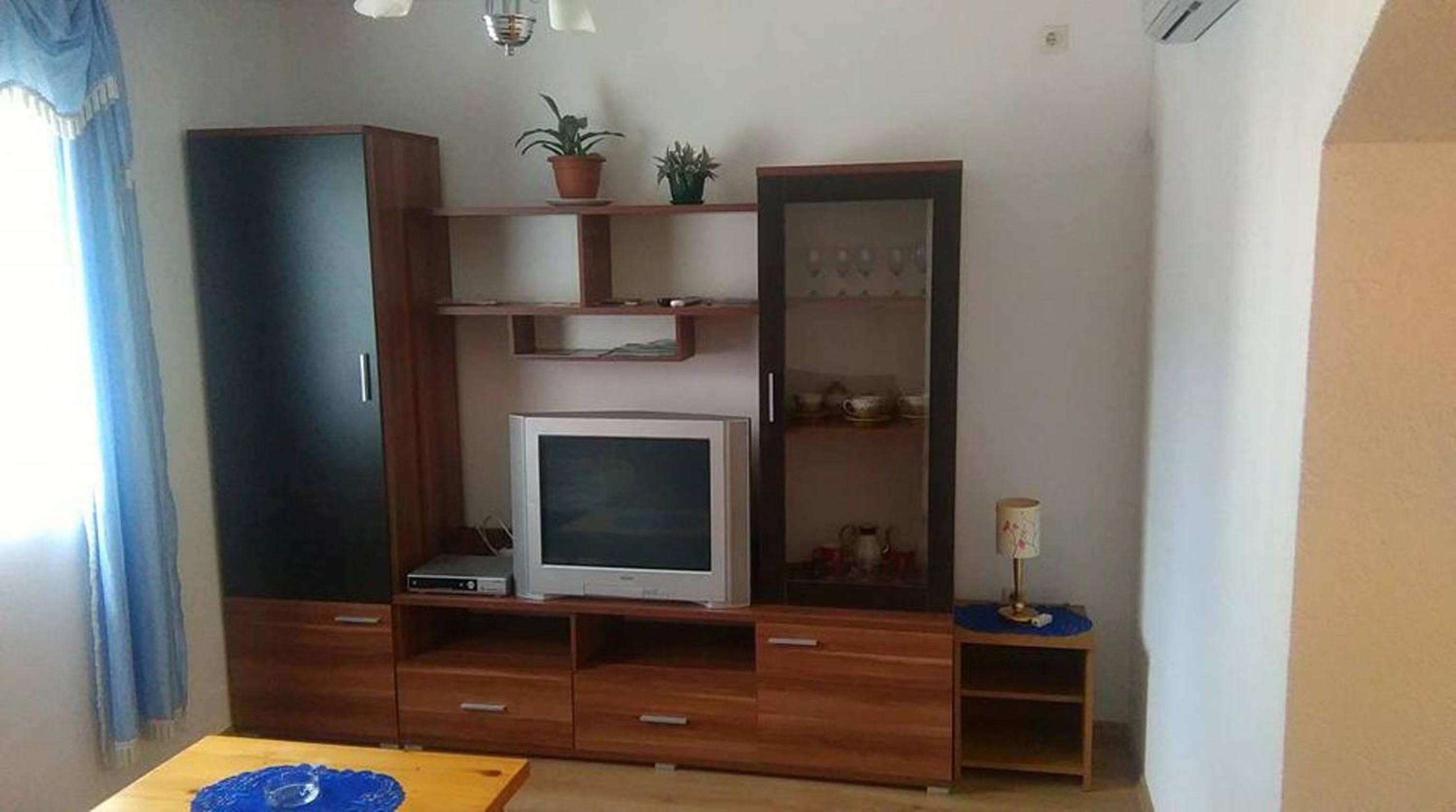 One-Bedroom Apartment - Ground Floor - Photo 1