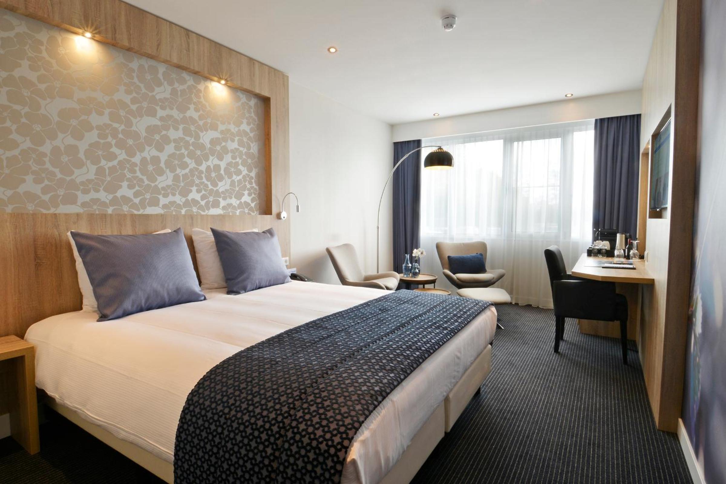 Suite with Hot Tub - Photo 1