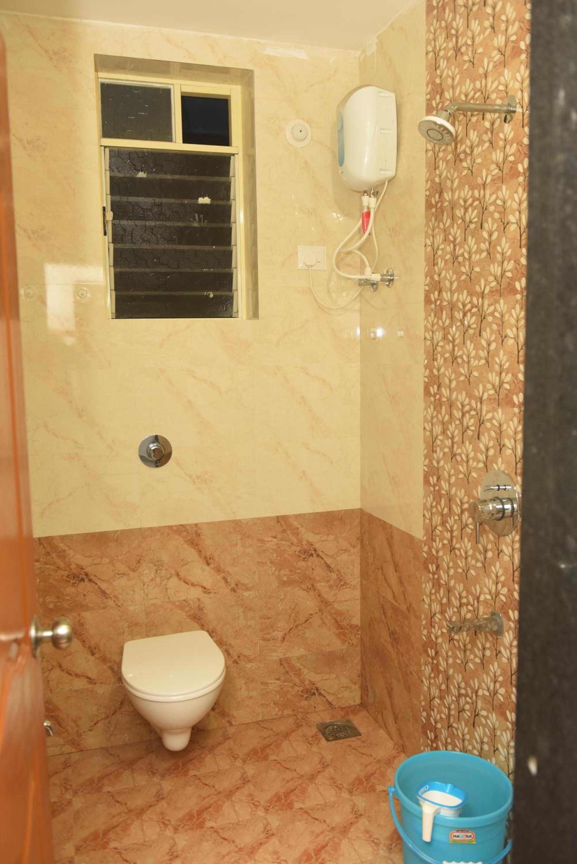 One-Bedroom Apartment with Balcony and Water View photo 3