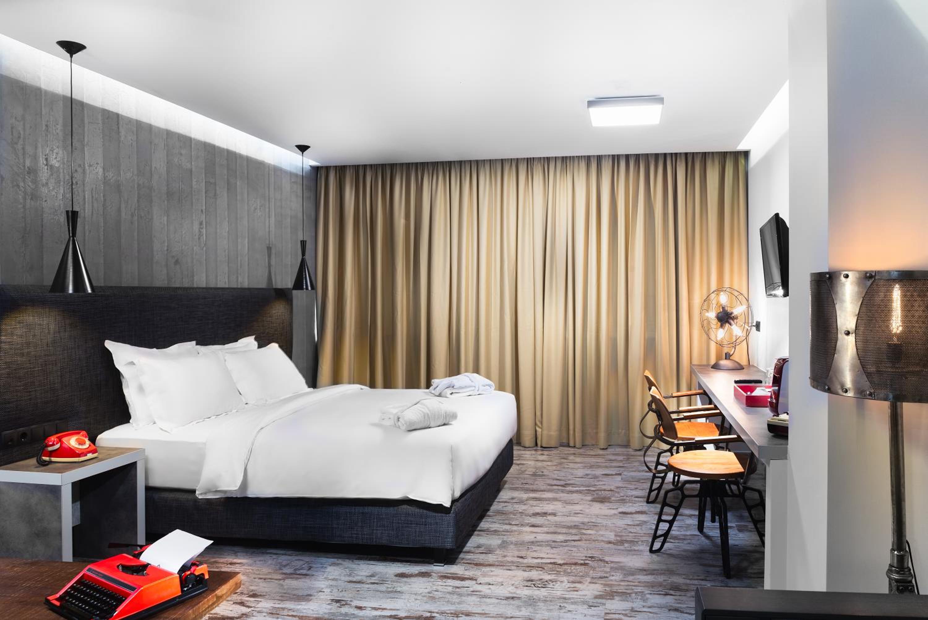 Junior Suite with City View photo 2