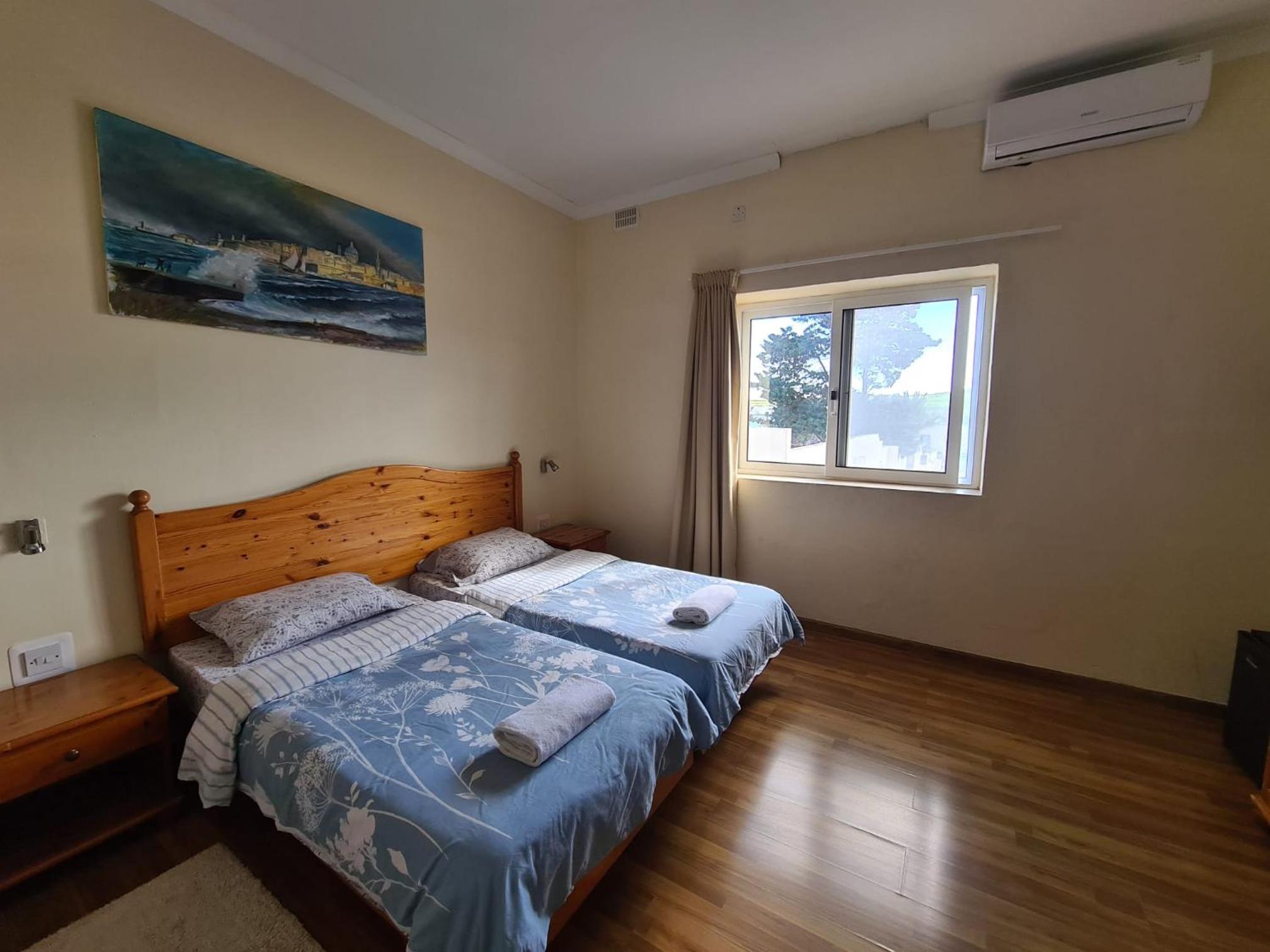 Double or Twin Room with Sea View - Photo 8