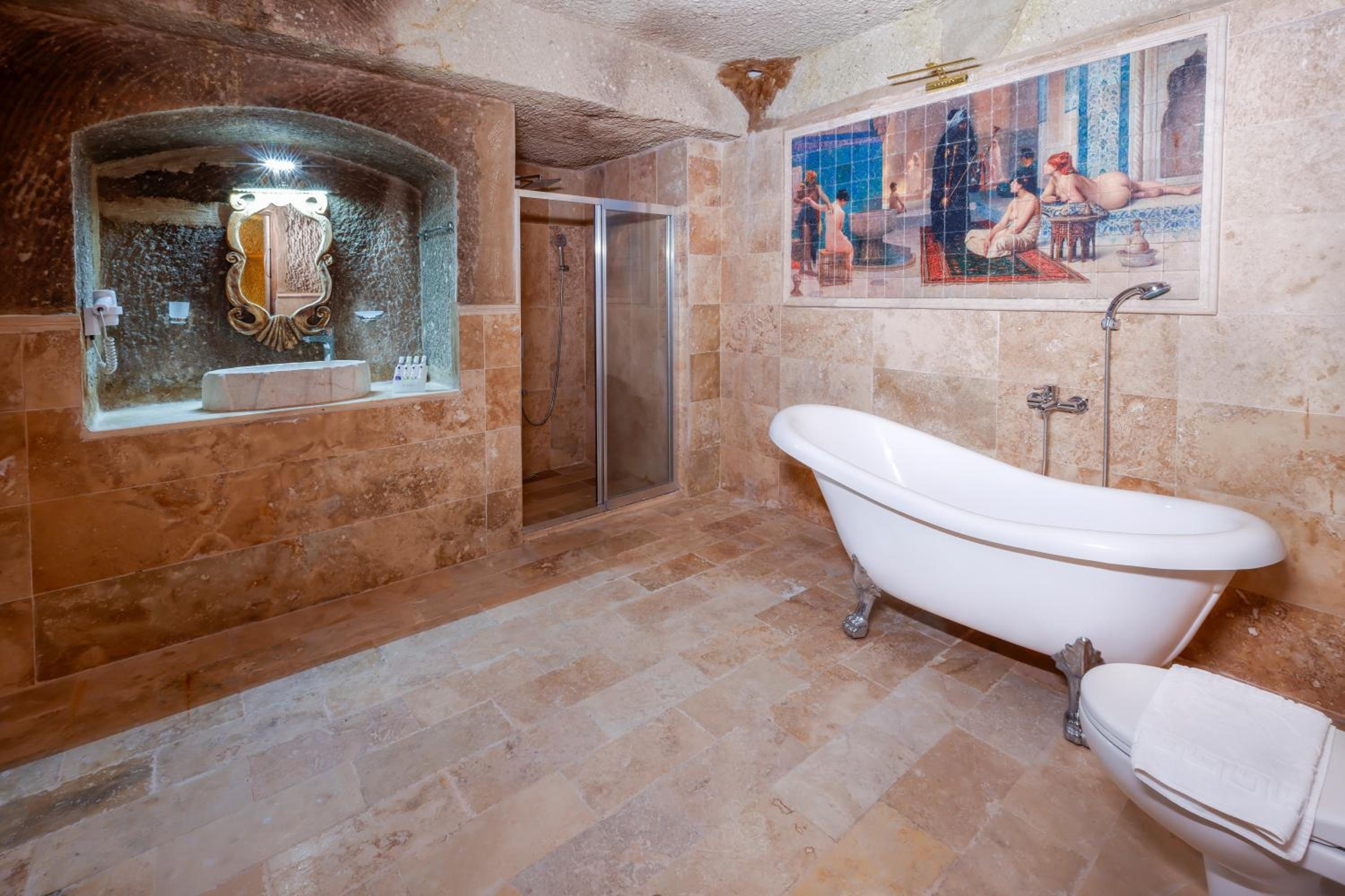 Deluxe Double Room with Bath - Photo 1