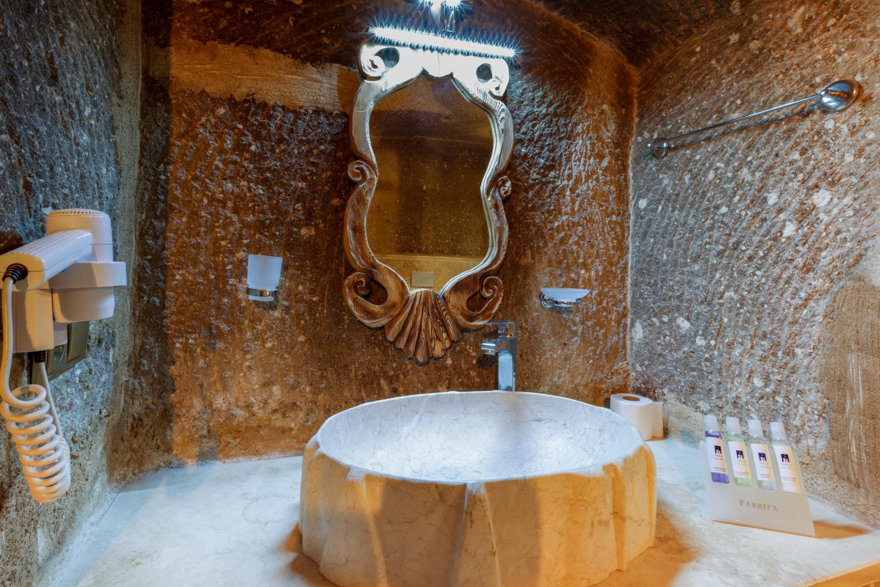 Deluxe Double Room with Bath - Photo 2