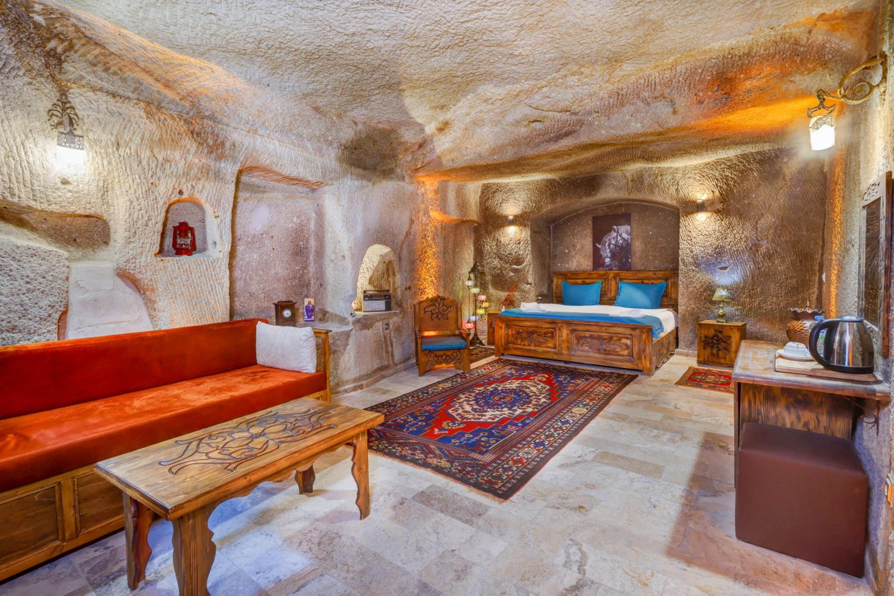 Deluxe Double Room with Bath - Photo 4