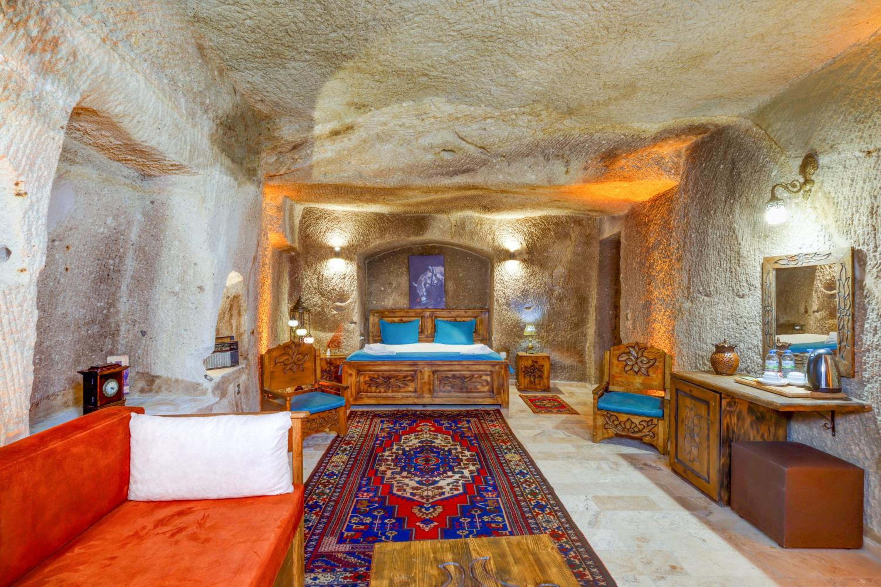 Deluxe Double Room with Bath - Photo 5