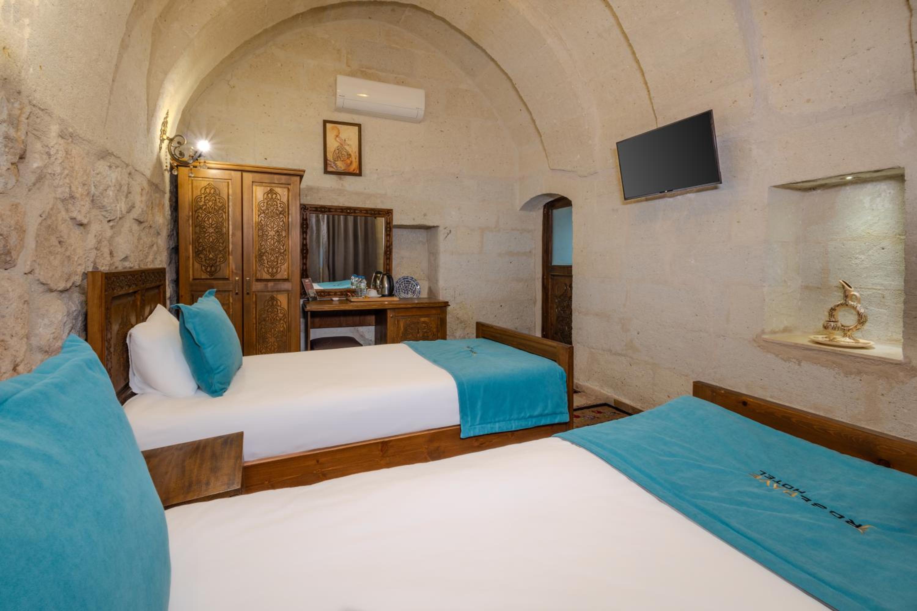 Standard Twin Room - Photo 3