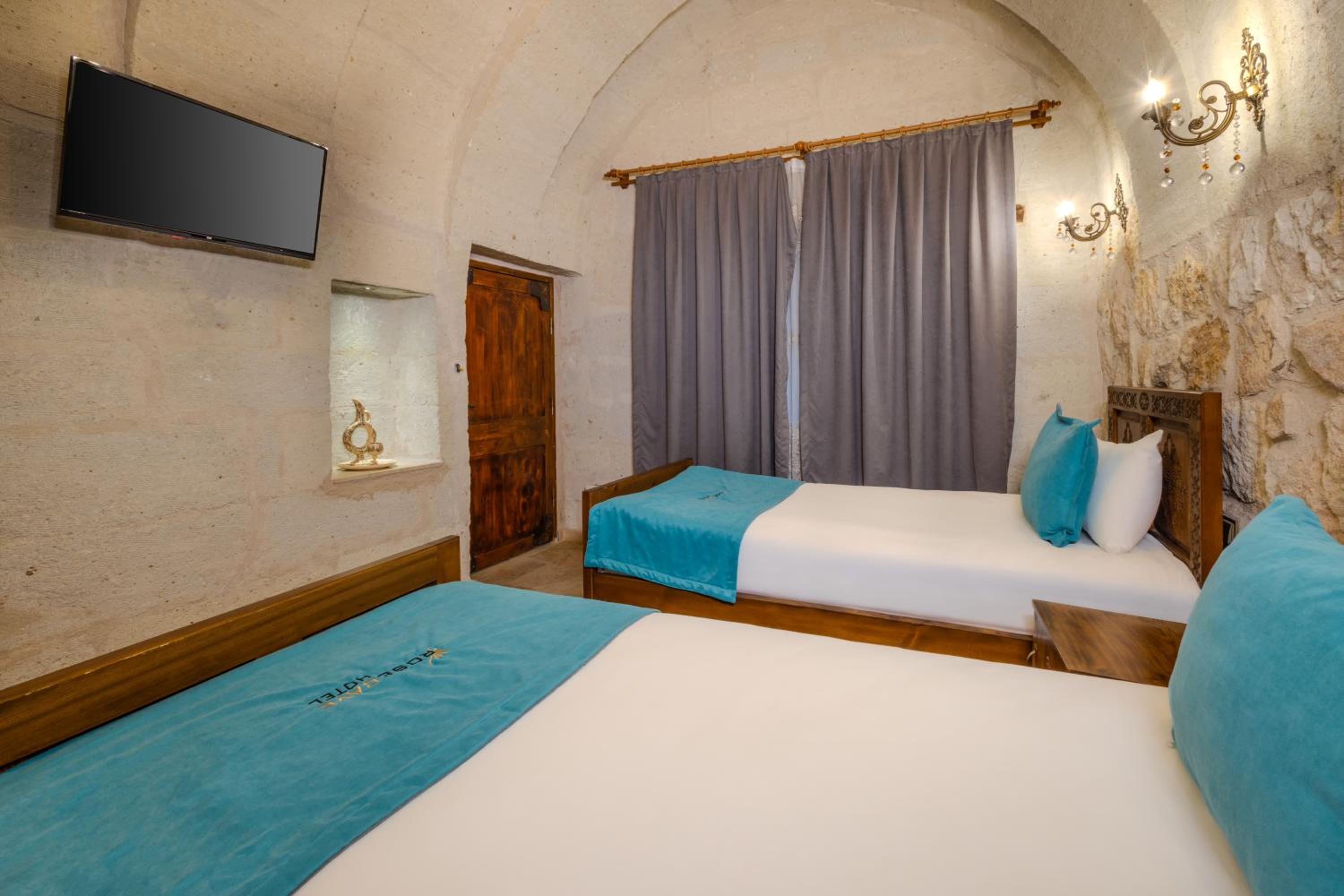 Standard Twin Room - Photo 1