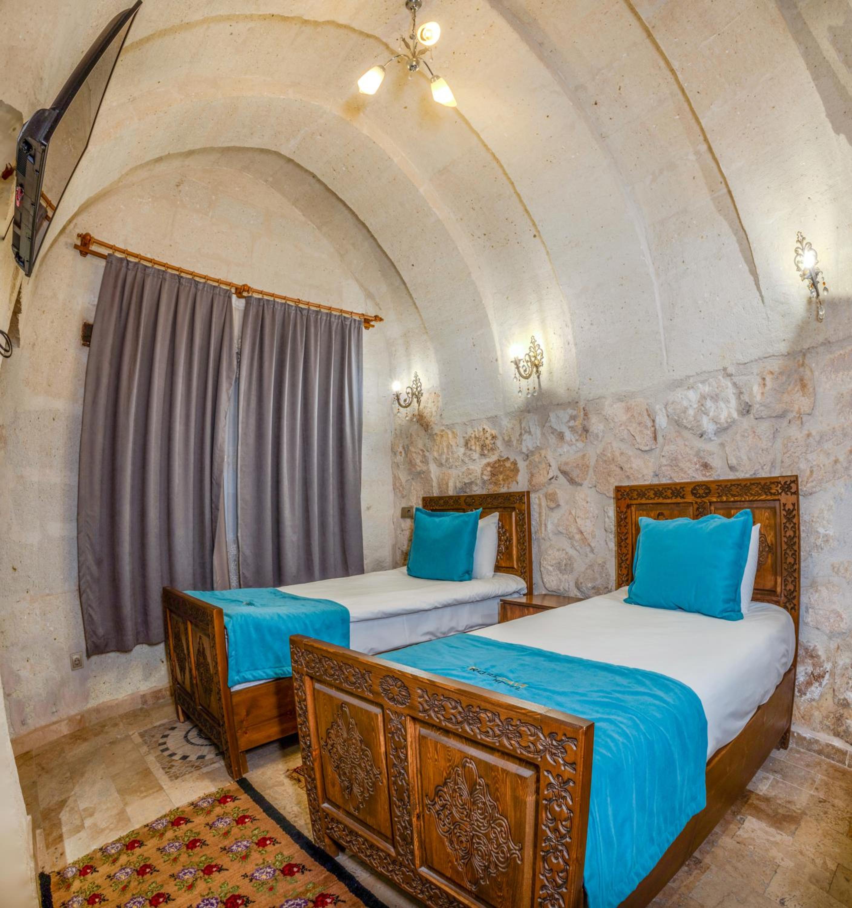 Standard Twin Room - Photo 2