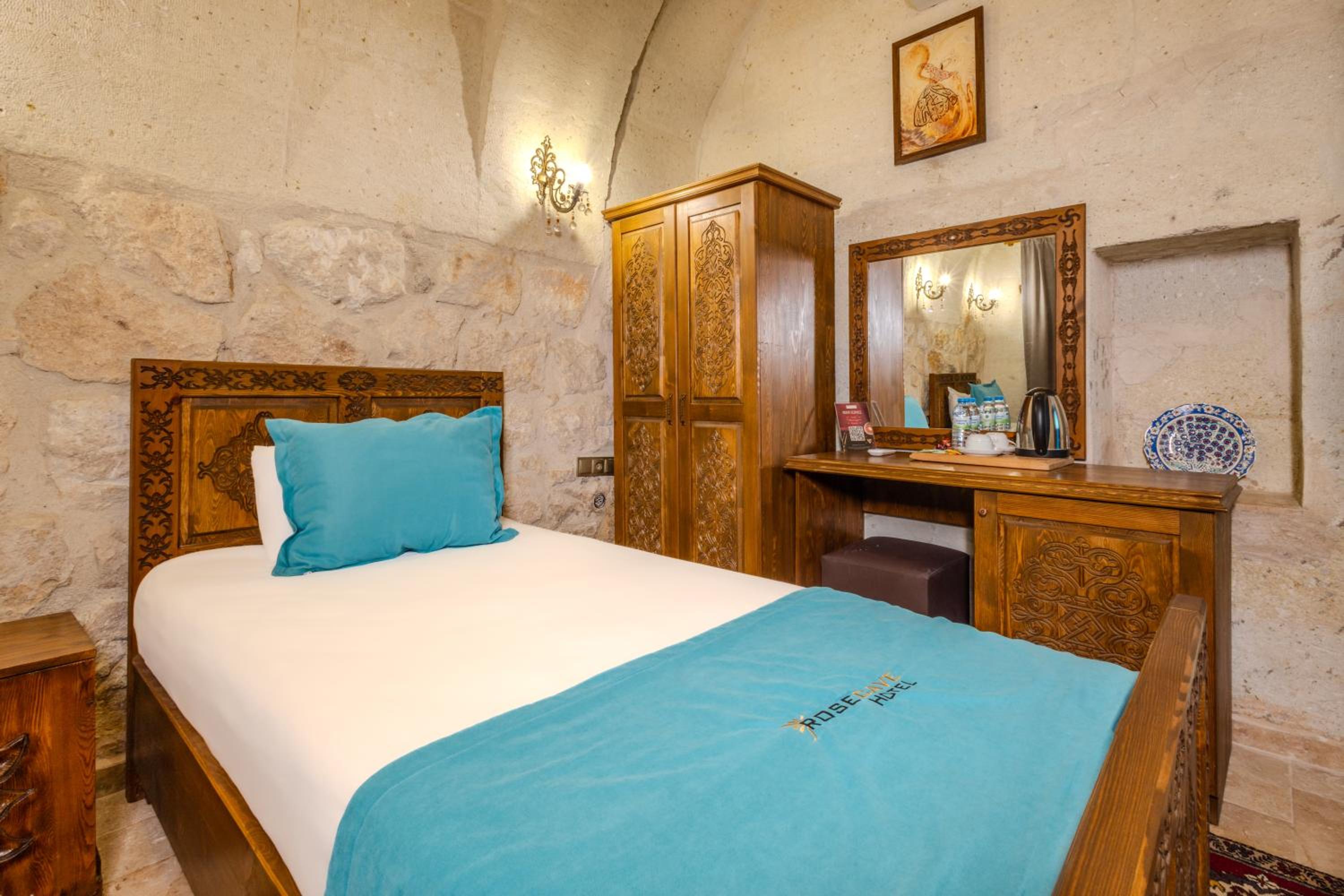 Standard Twin Room - Photo 4