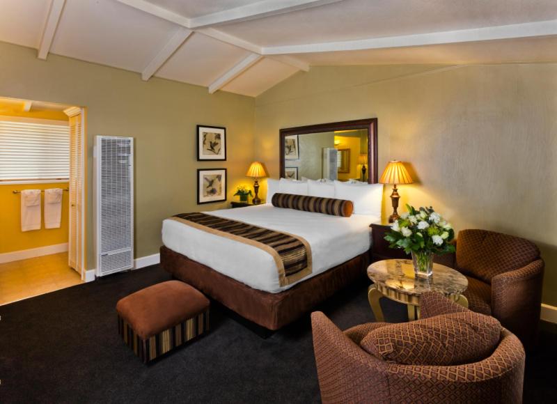 Standard King Room photo 1