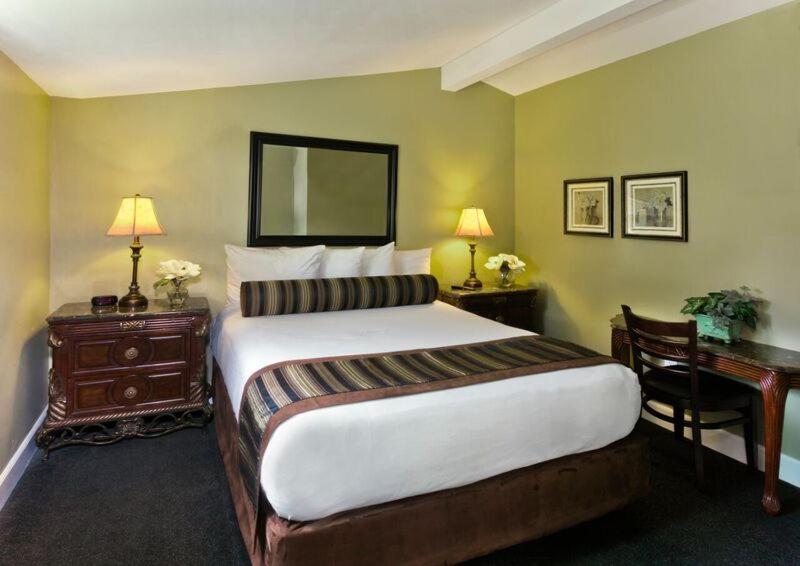 Standard Queen Room photo 3