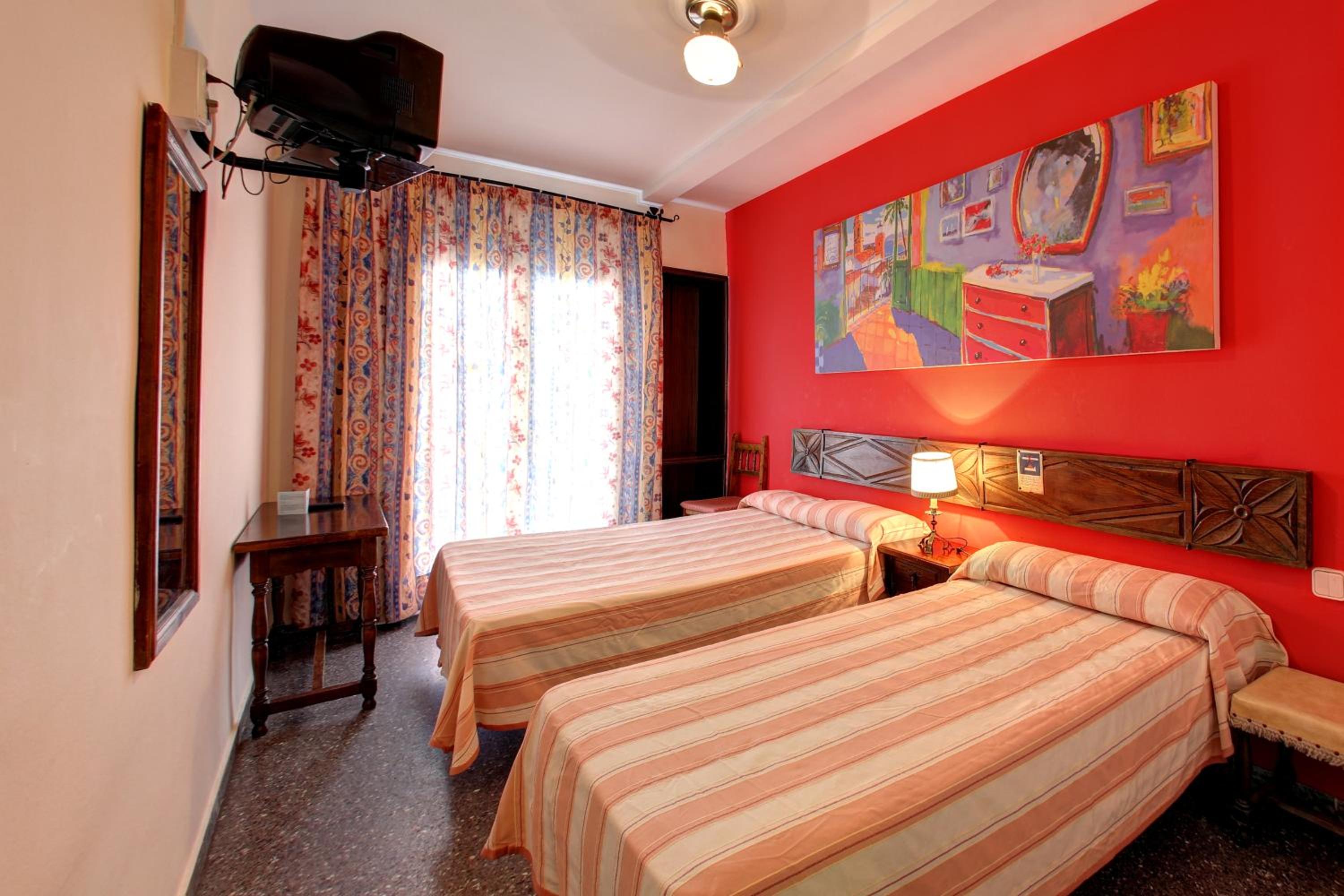 Double or Twin Room with Balcony - Photo 1