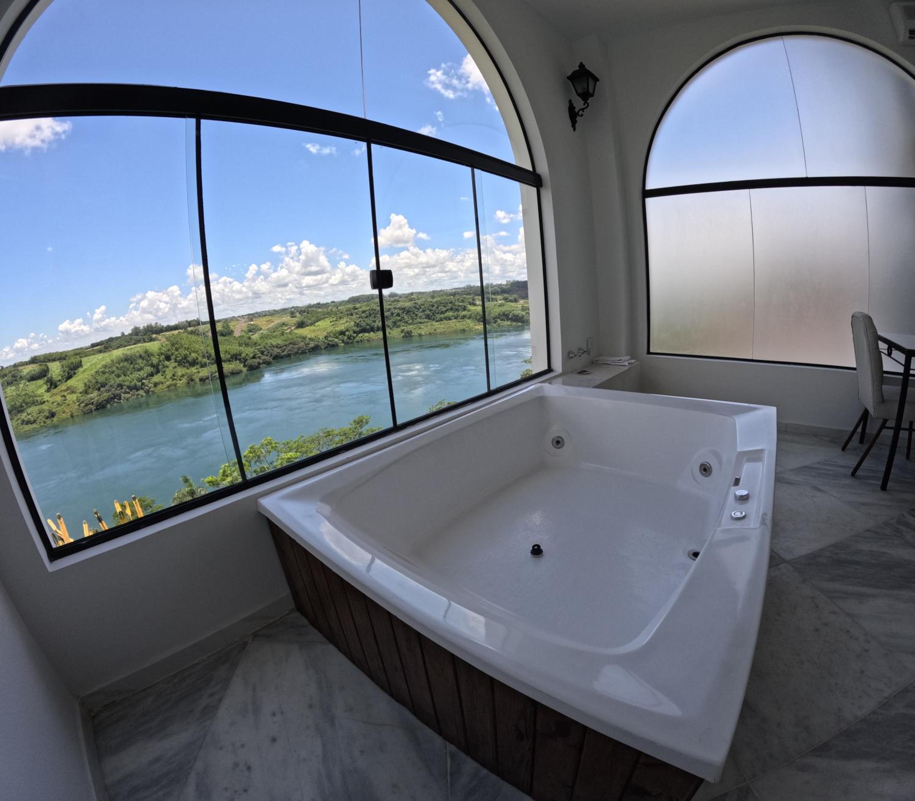 Family Room with Lake View photo 3