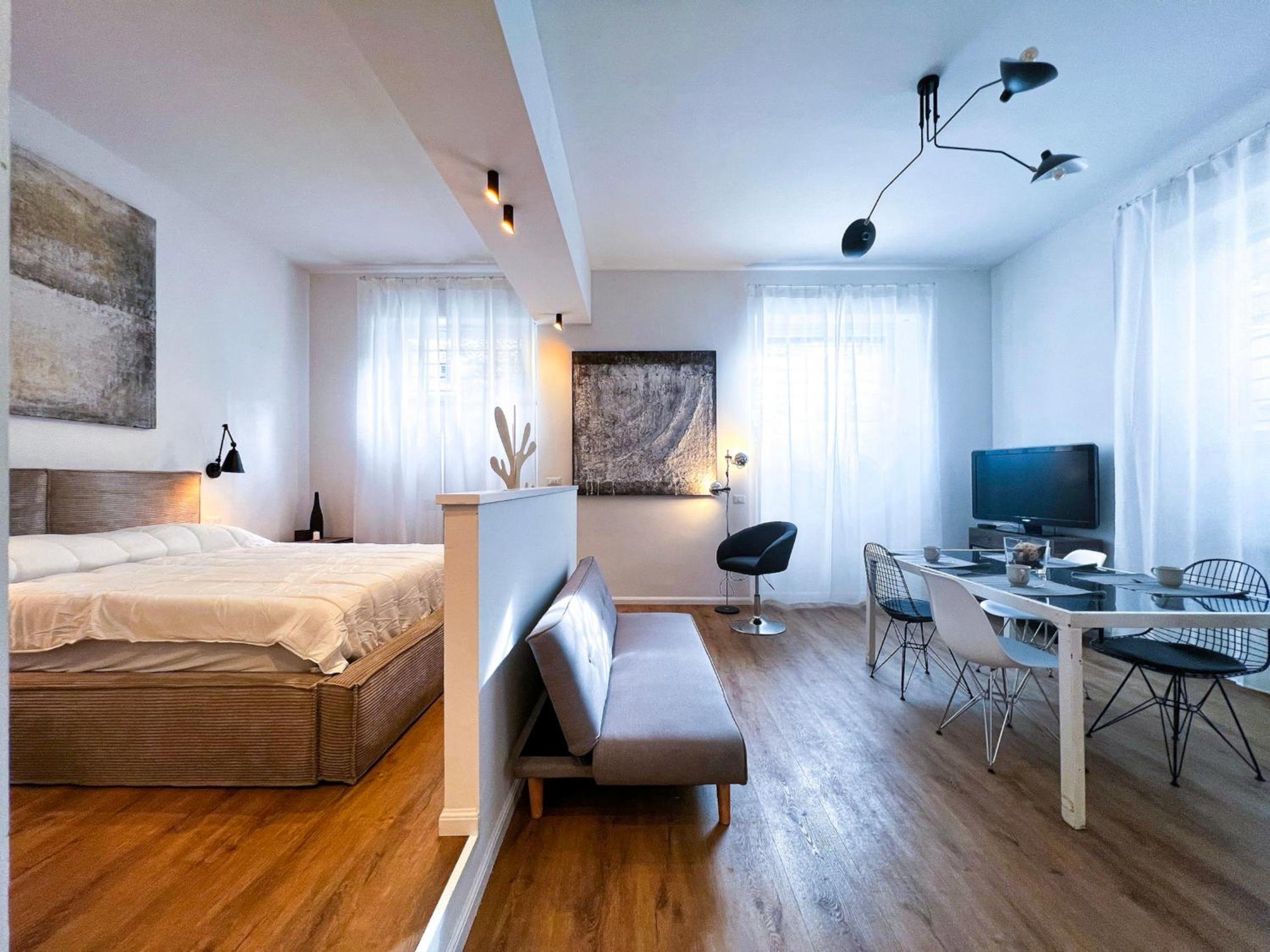 One-Bedroom Apartment