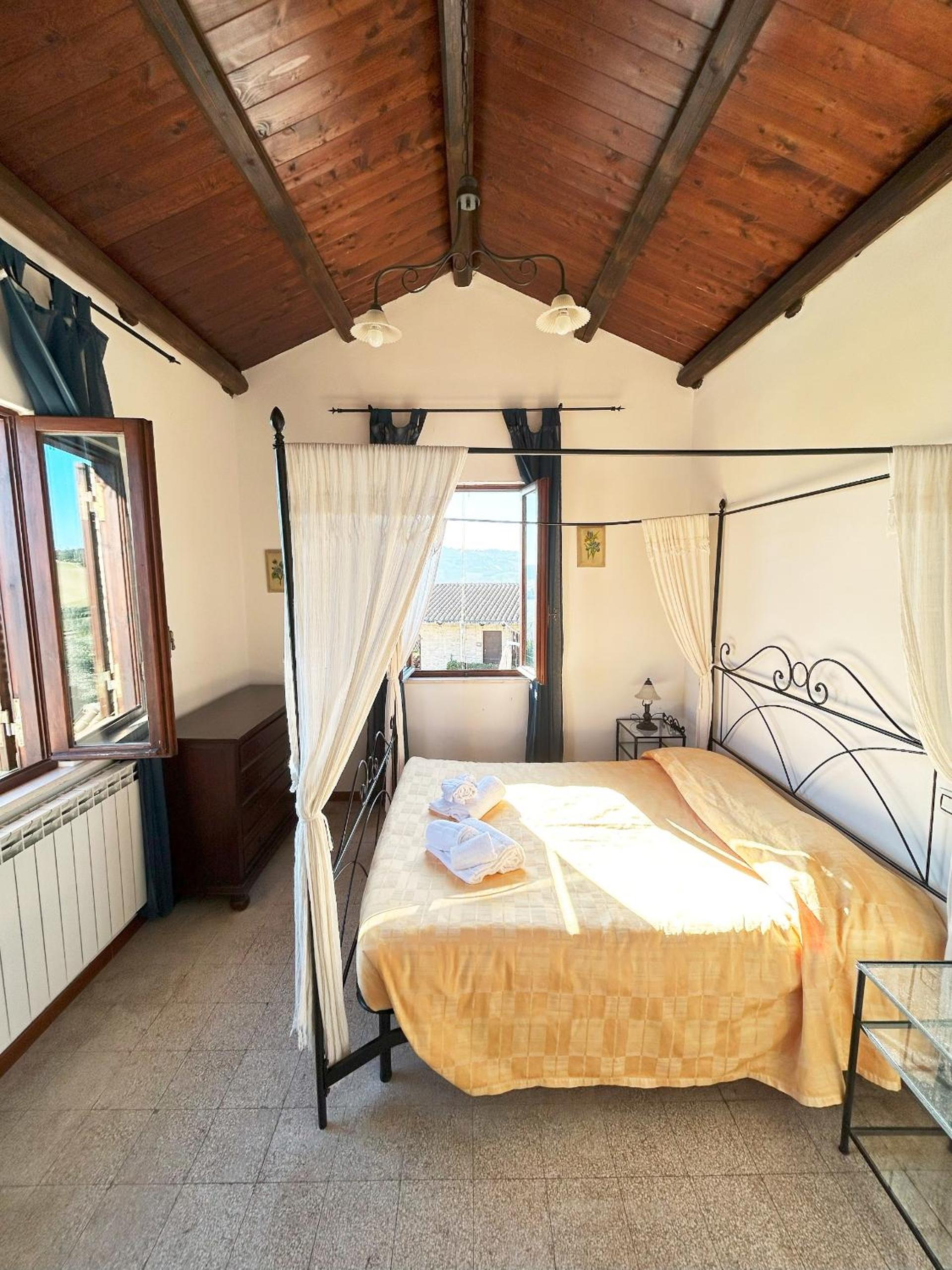 One-Bedroom Apartment with Park View photo 2