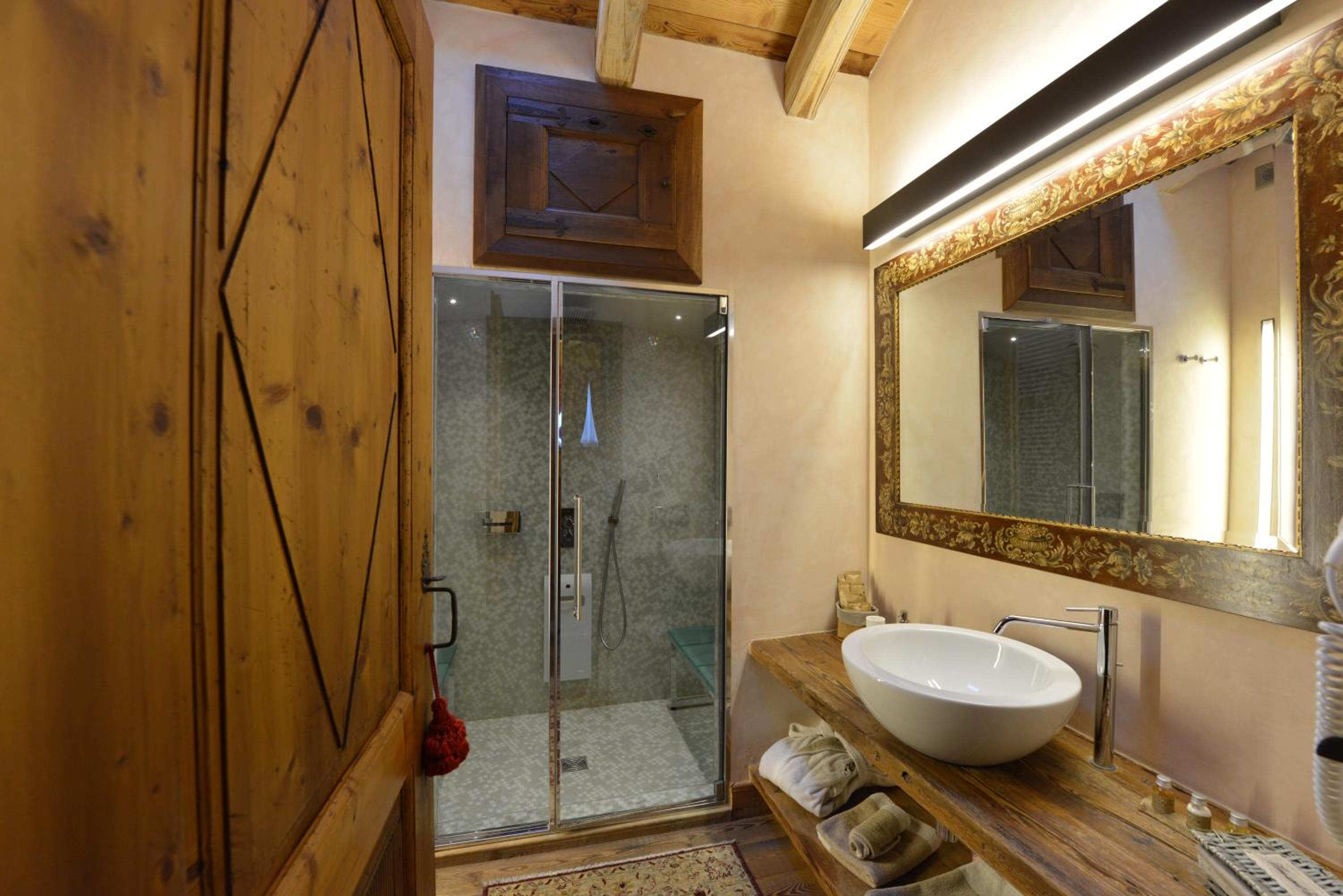 Superior Deluxe Double or Twin Room  photo 2