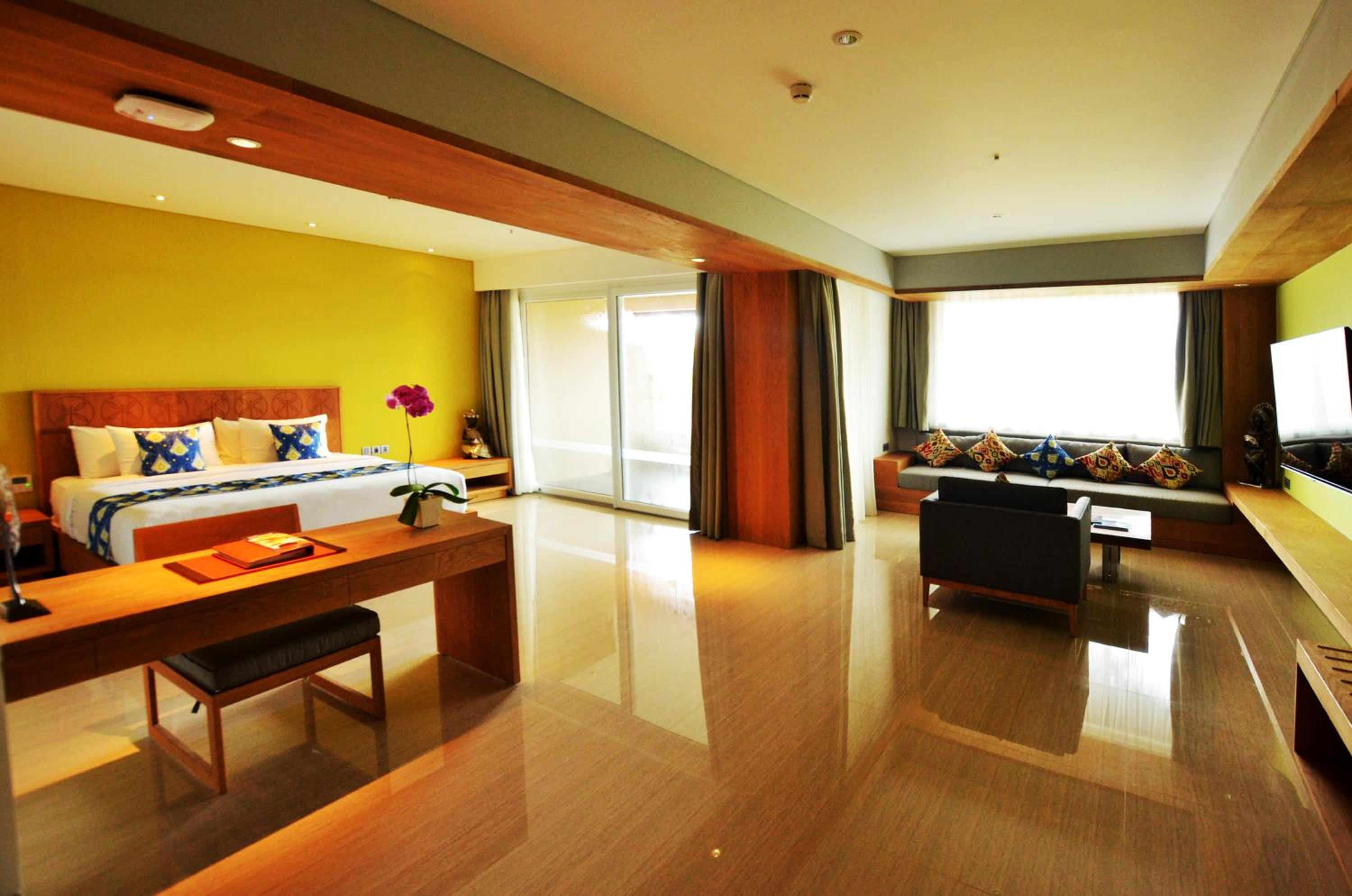 Ocean View Suite - Photo 2