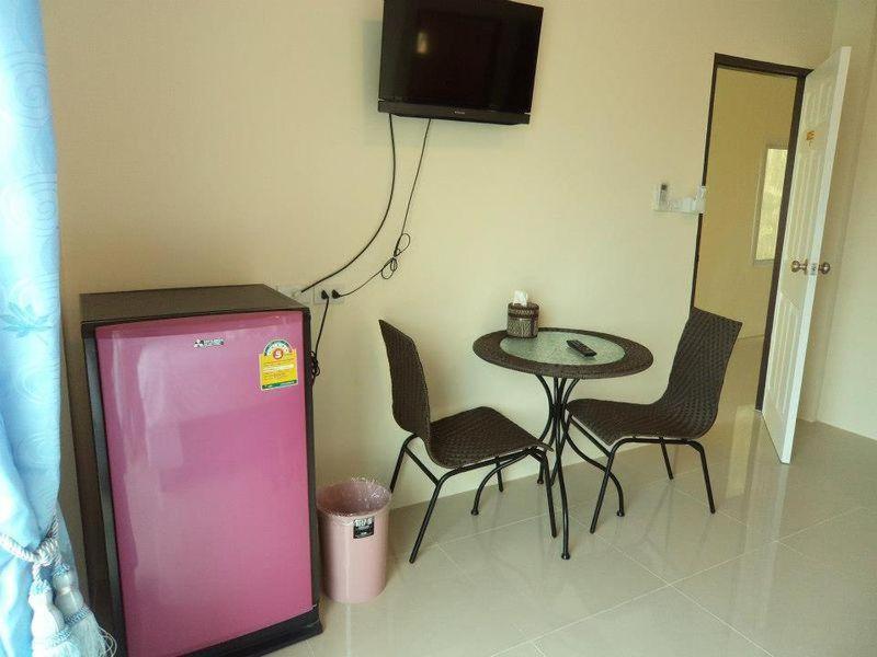 King Room with Balcony - Photo 4