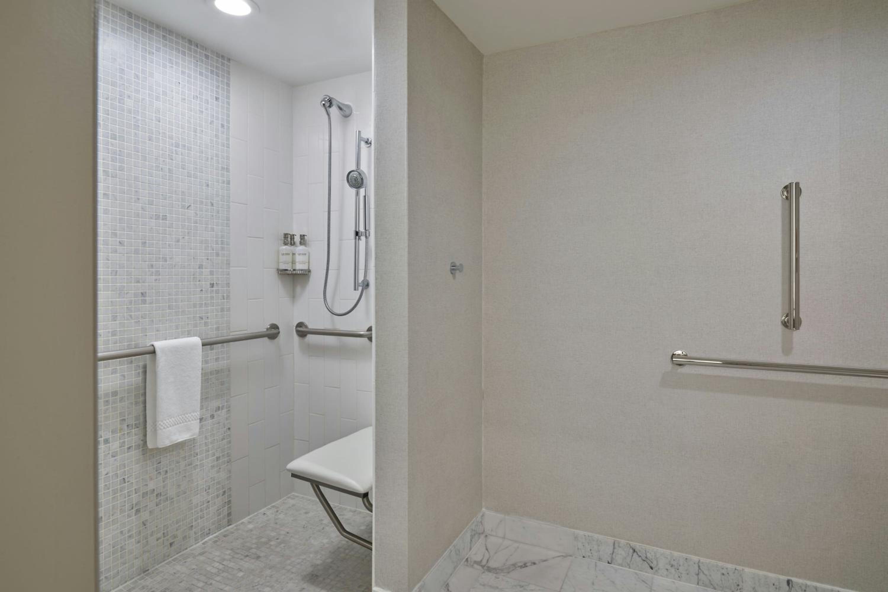 City Lights King Room with City View - High Floor/Hearing Accessible - Photo 6