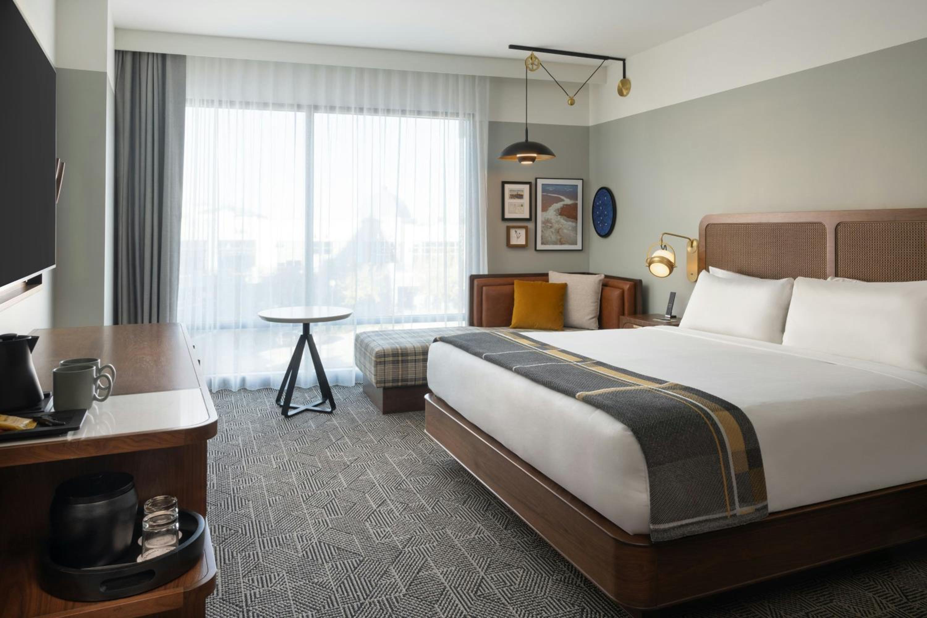 Classic King Room with Gateway View - Photo 5