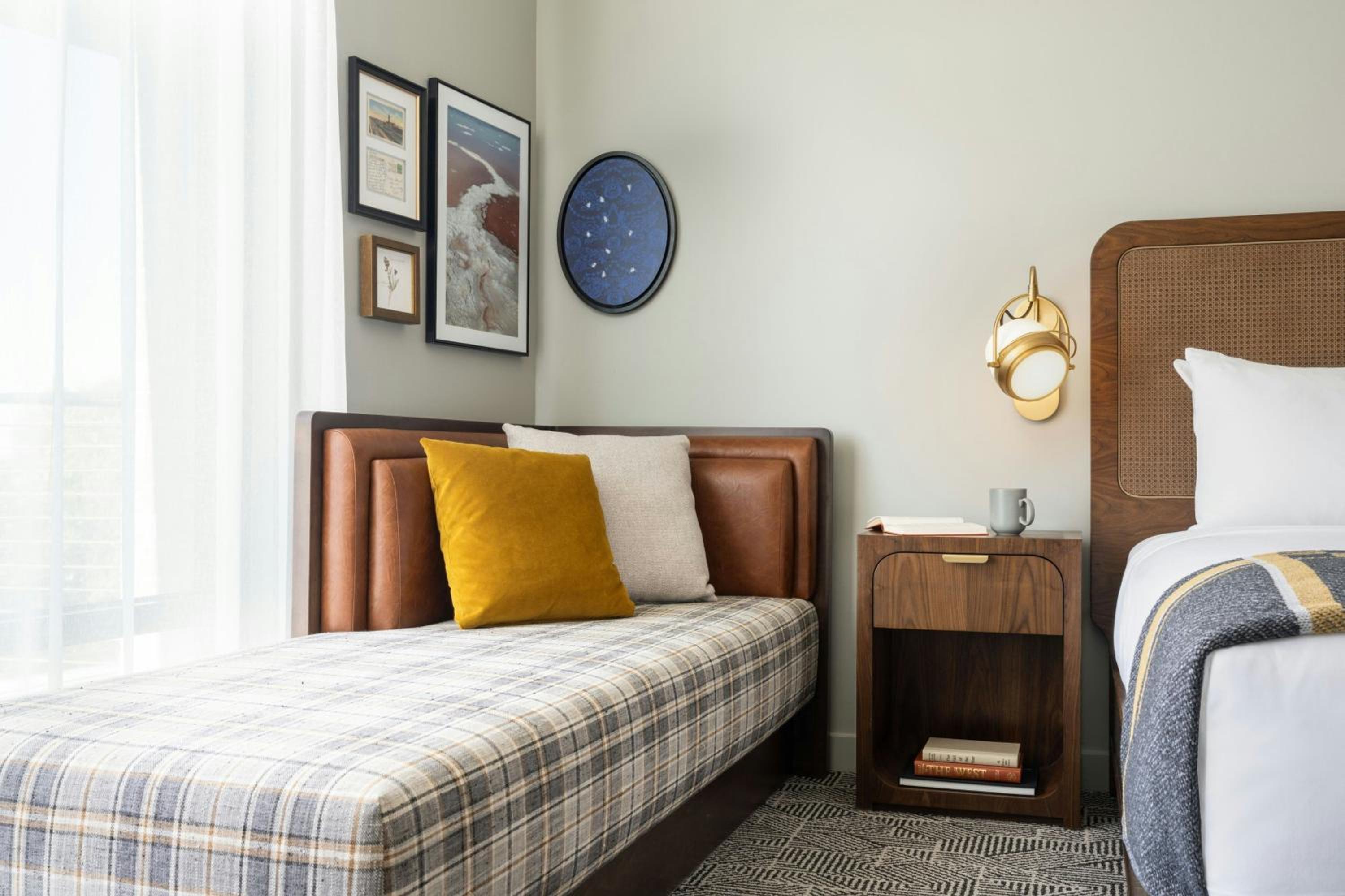Classic King Room with Gateway View - Photo 7