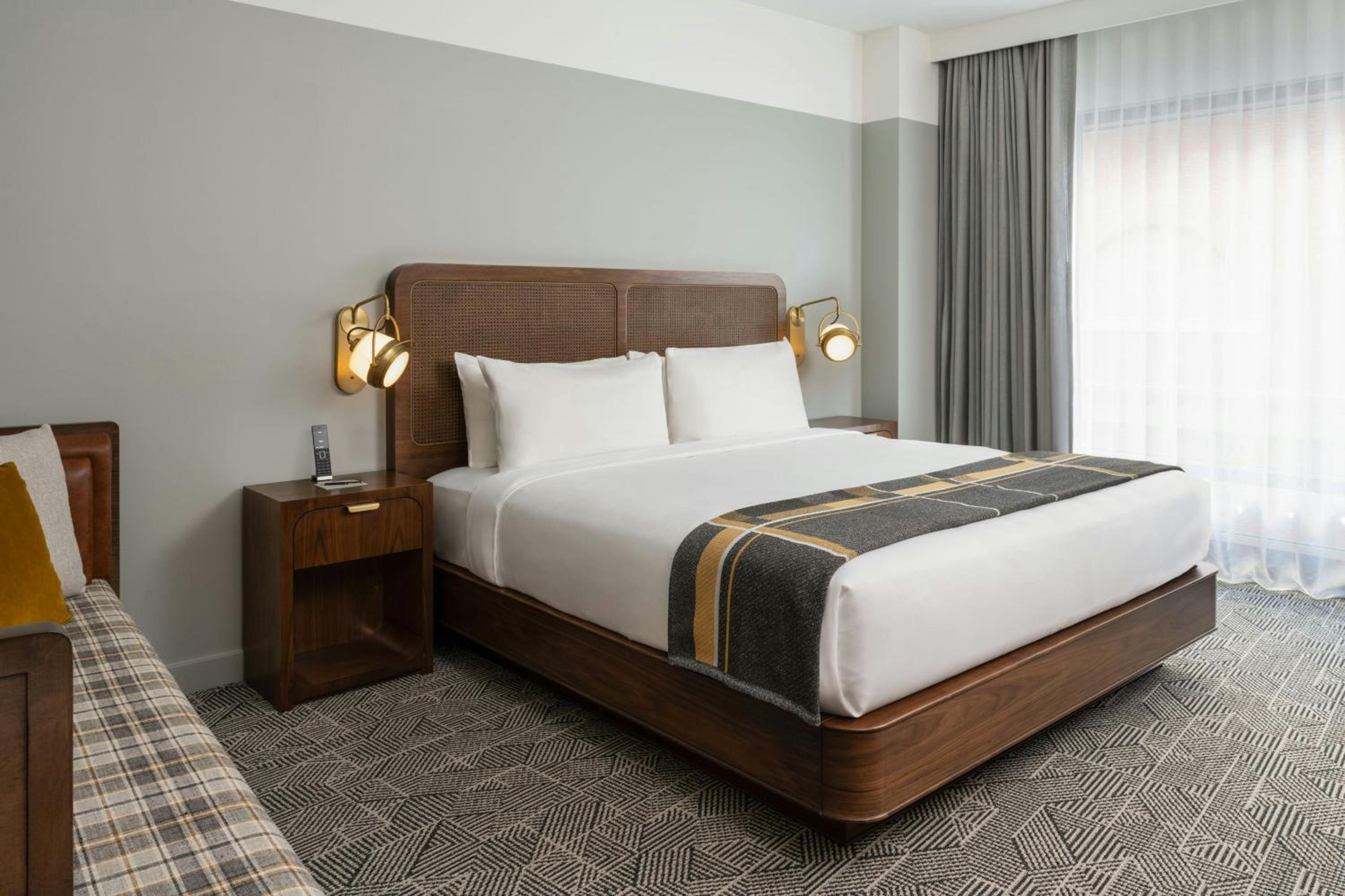 Tower Premium King Room - Photo 5