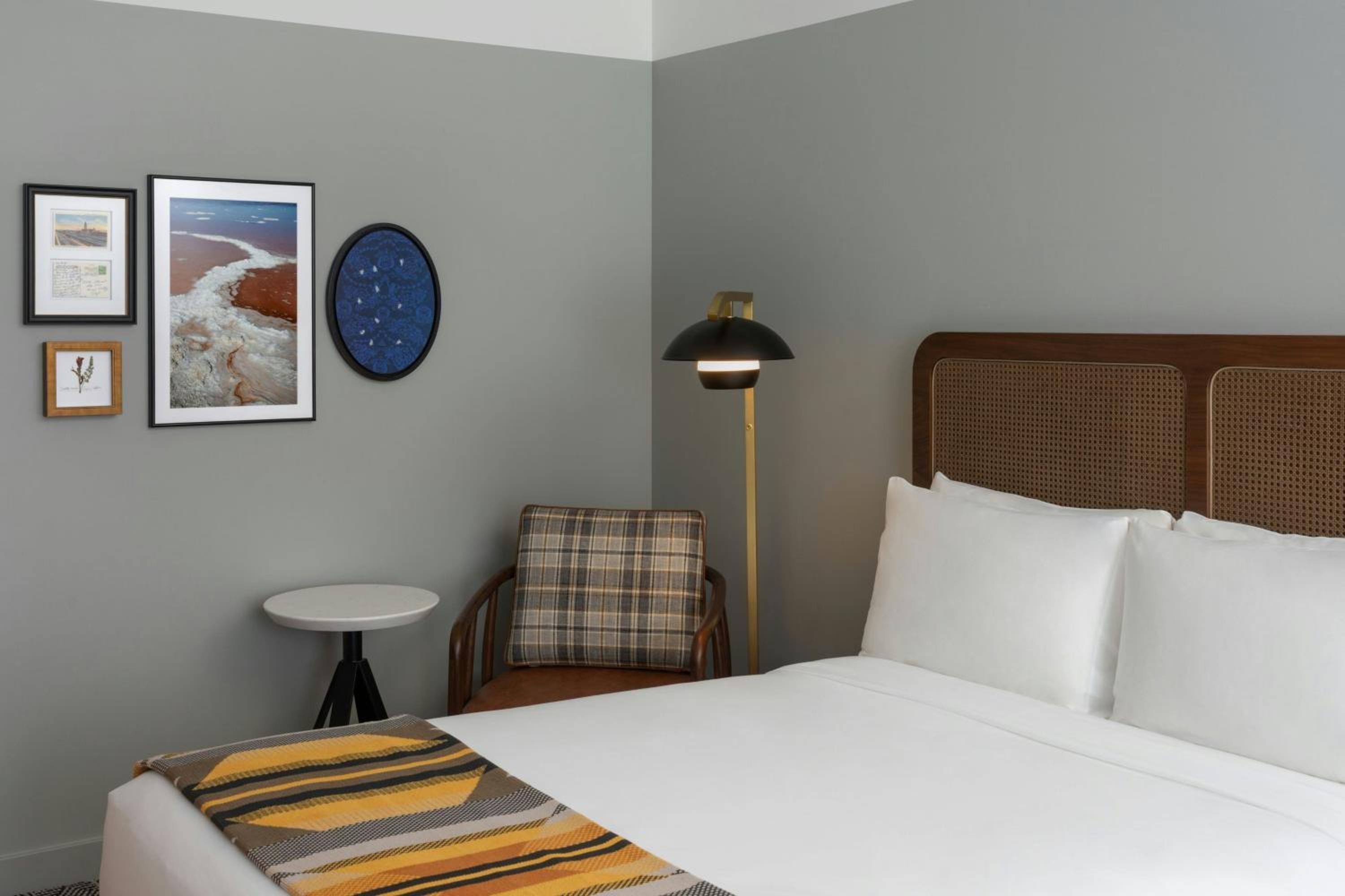 Tower Premium Queen Room with Two Queen Beds - Photo 4