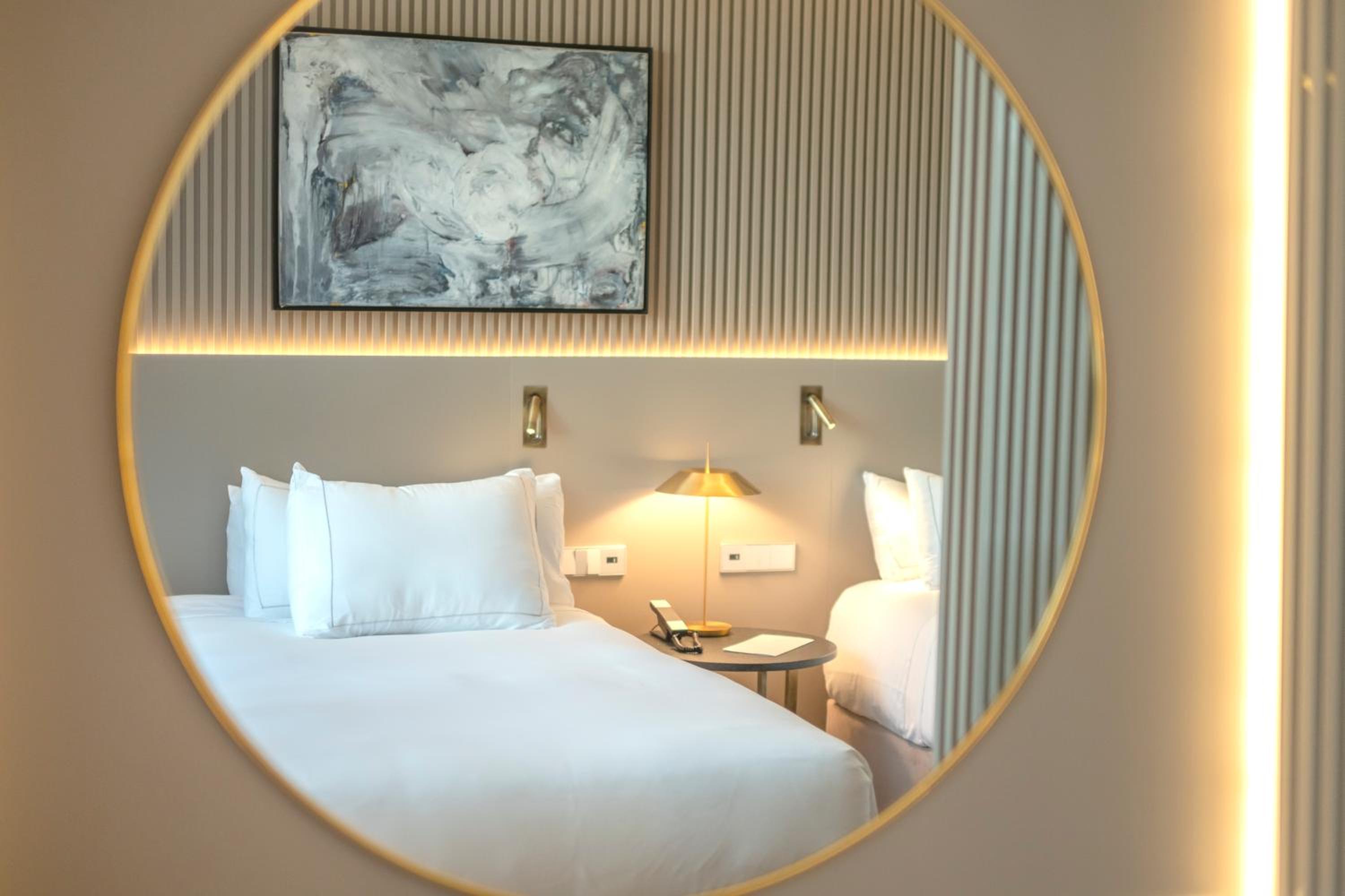 Deluxe Twin Room - Photo 2